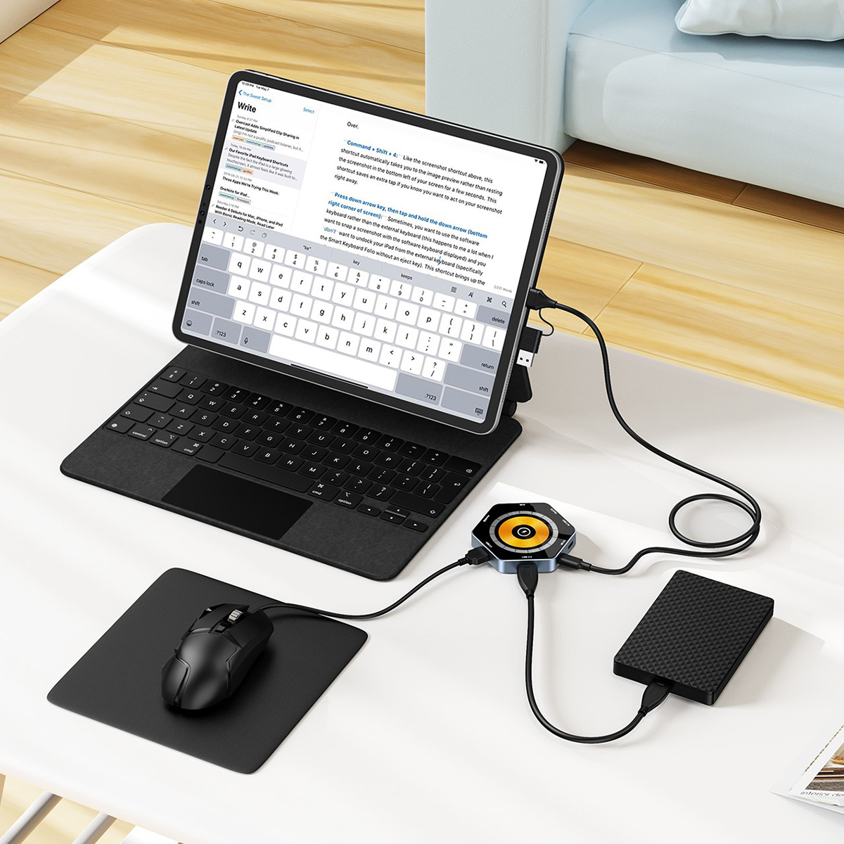 Hexagon Shaped 15W Magnetic Fast Wireless Charger, USB Hub and Card Reader With QC and PD 4