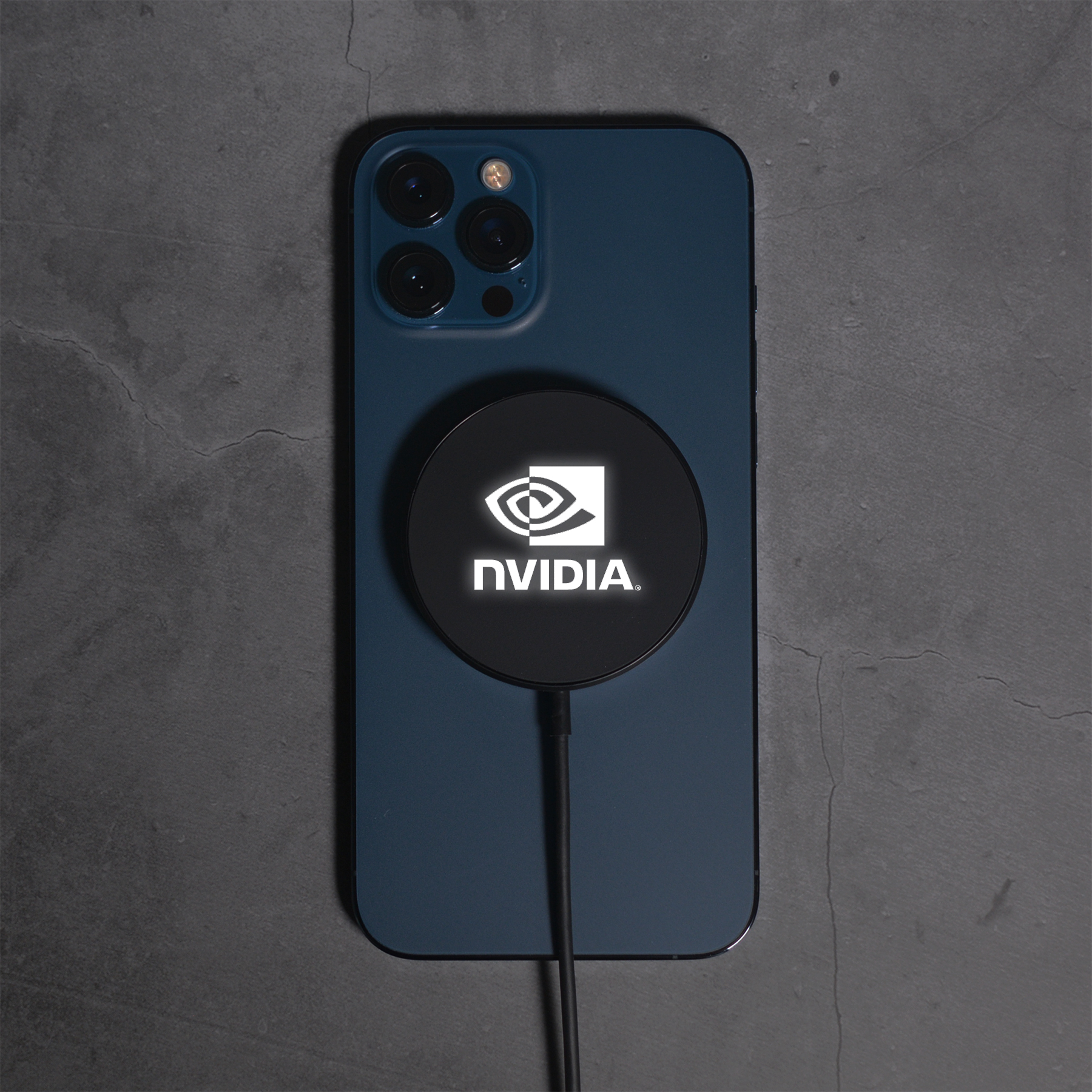 MagLED 15W Qi Wireless charger with light up logo display