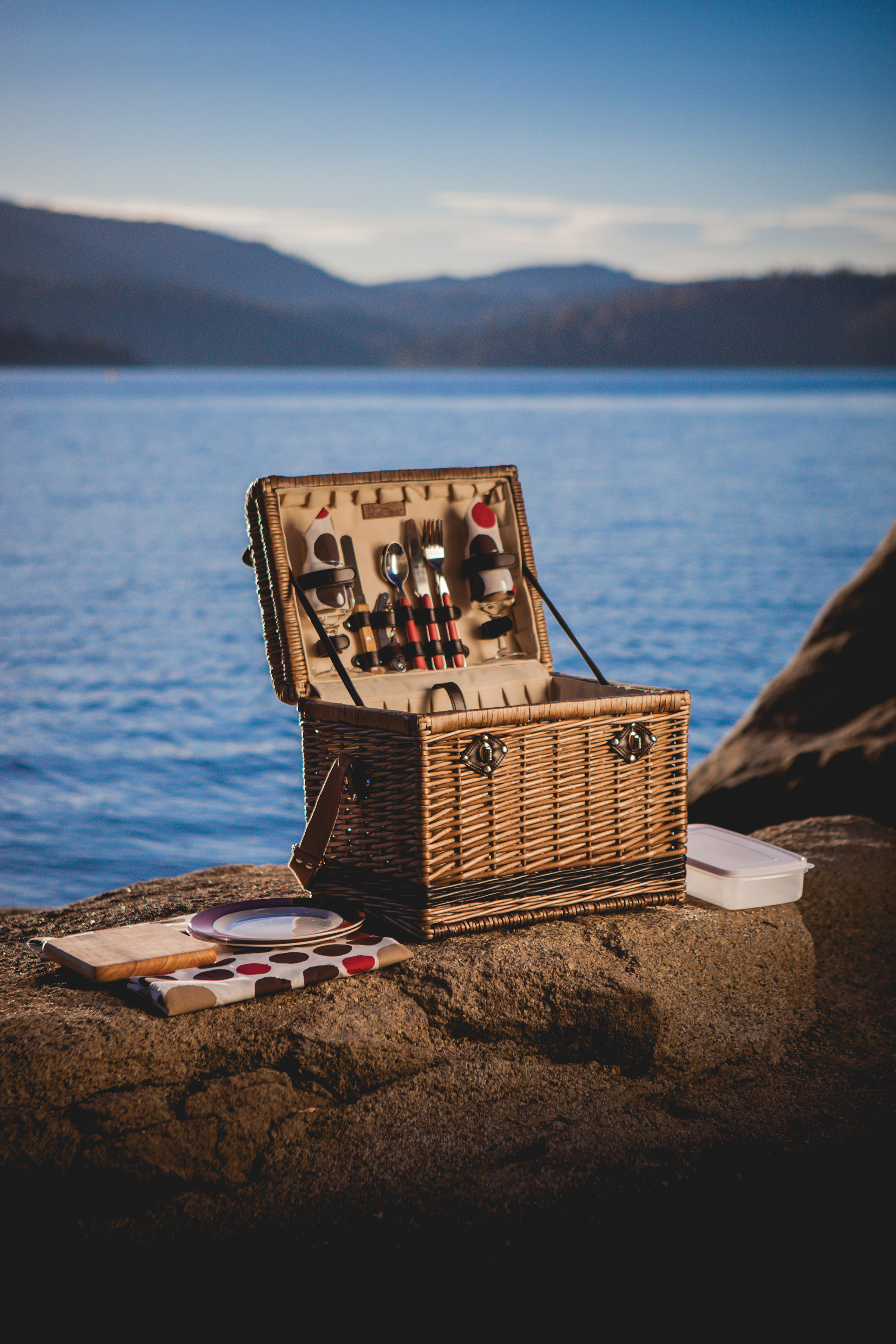 Yellowstone Picnic Basket 4