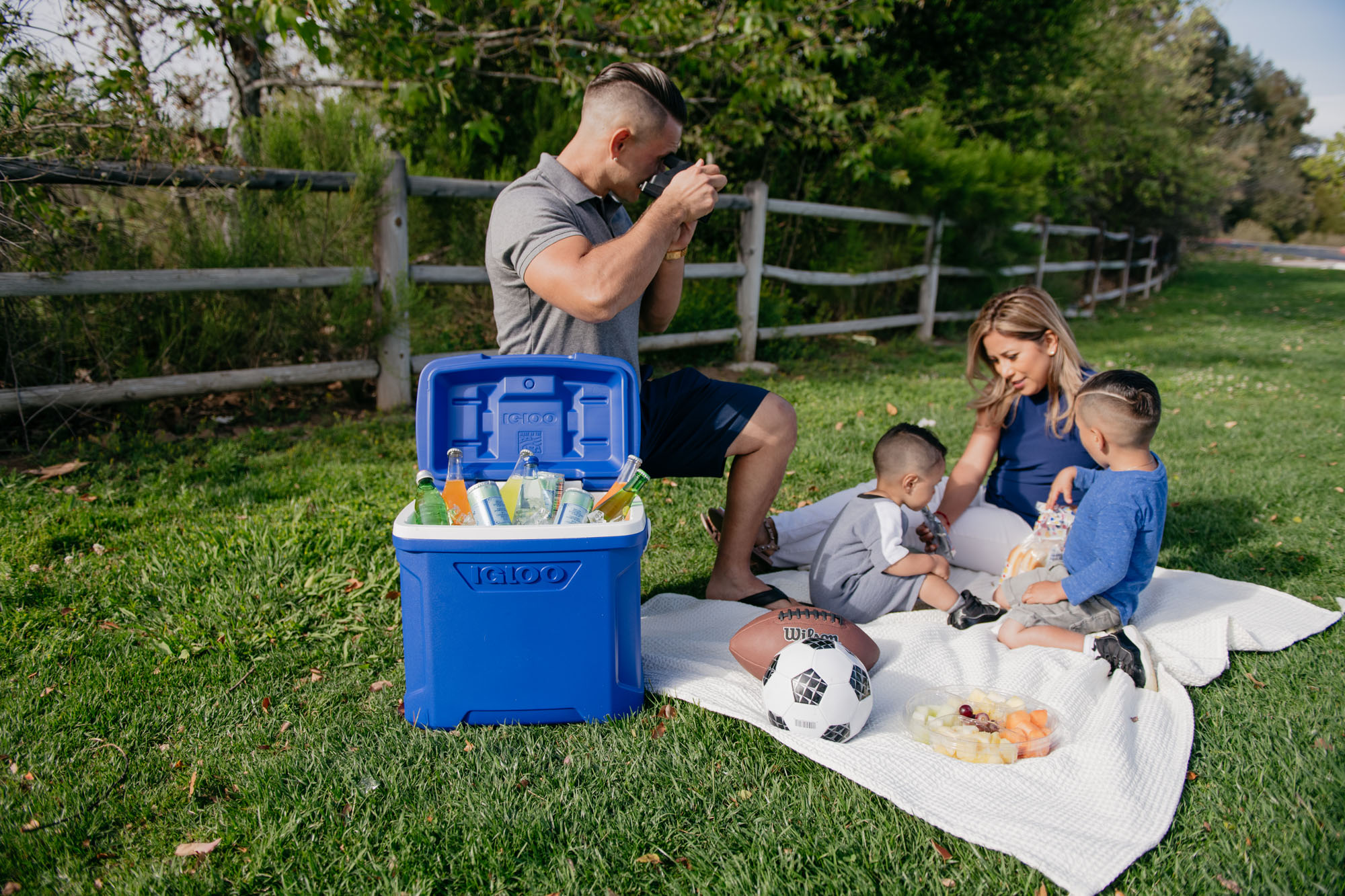Igloo® Profile II 28 Qt Roller Cooler 16