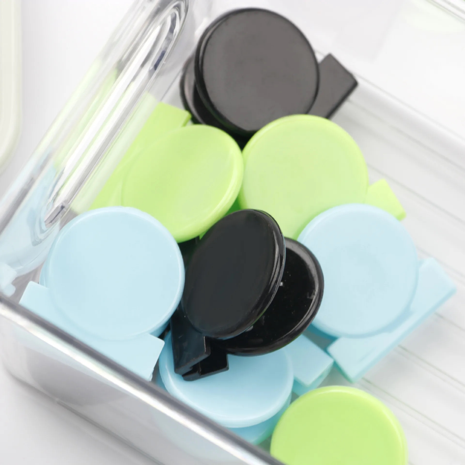 PLASTIC CLIPS 4