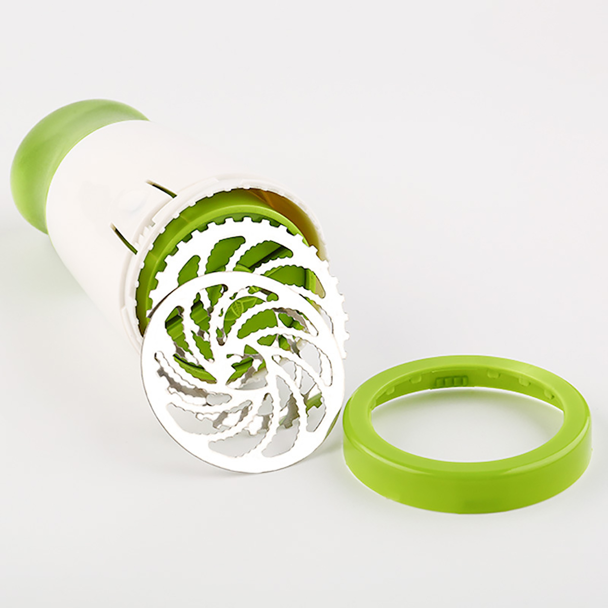 Manual Herb Grinder for Kitchen With Rotating Blade 3