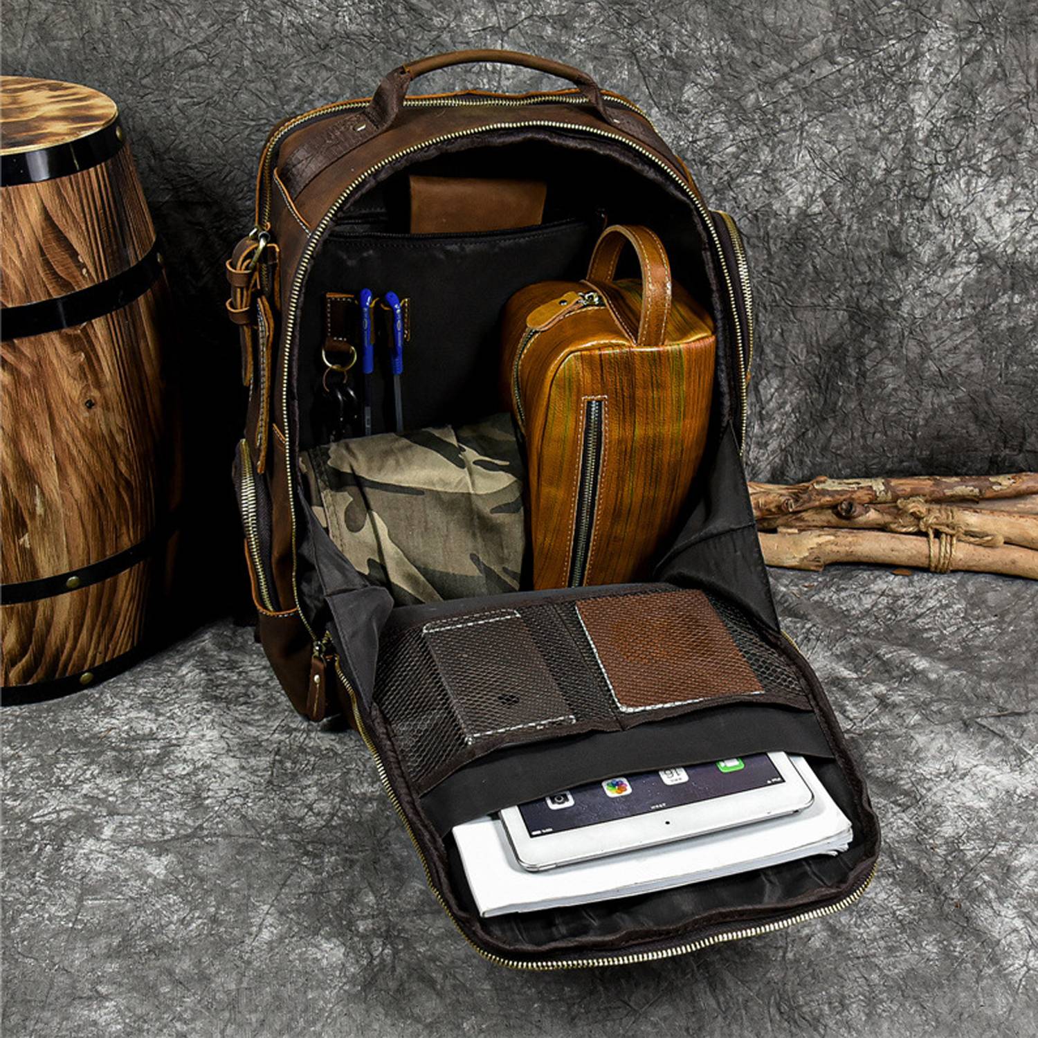 Large Capacity Leather Travel Retro Men's Backpack 3