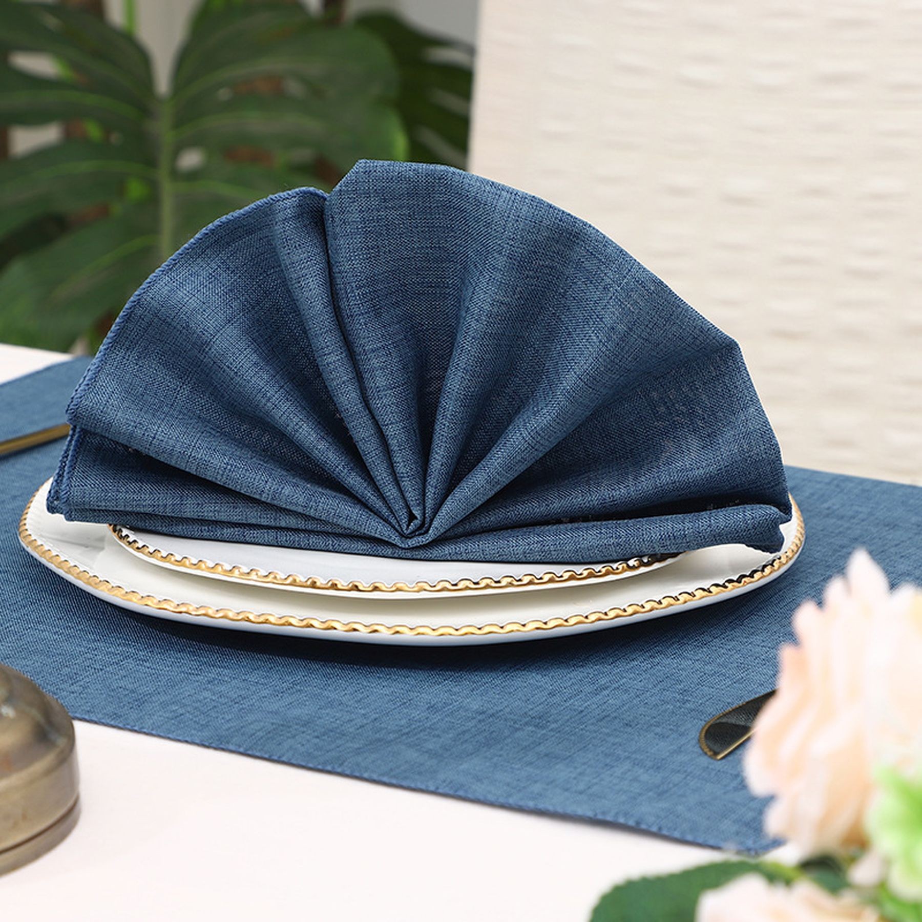 Polyester Dinner Napkins With Hemmed Edges 2