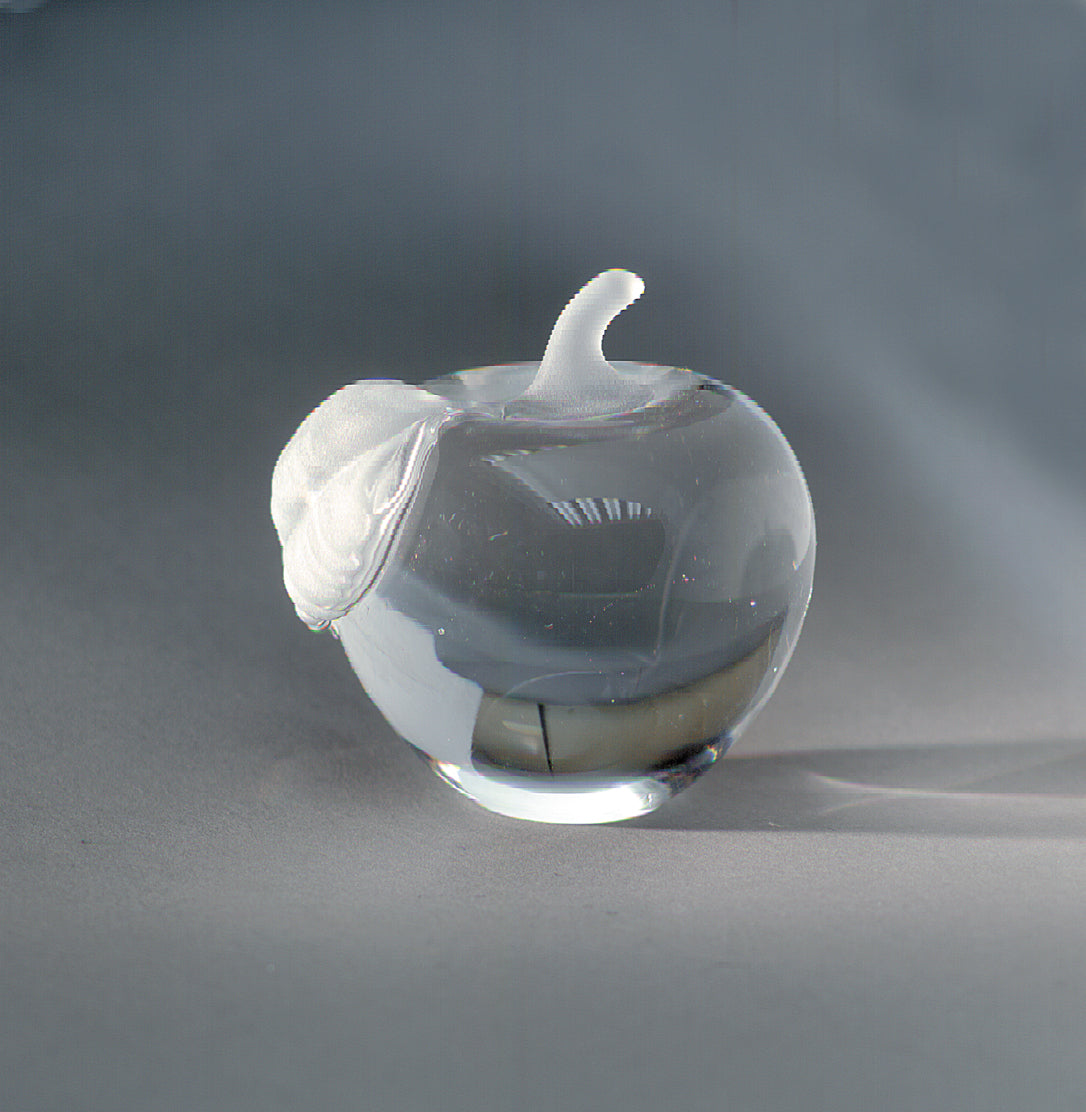 2.75" Crystal Apple Paperweight 2