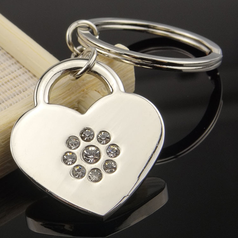 Diamond-Studded Heart Shape Metal Keychain 3
