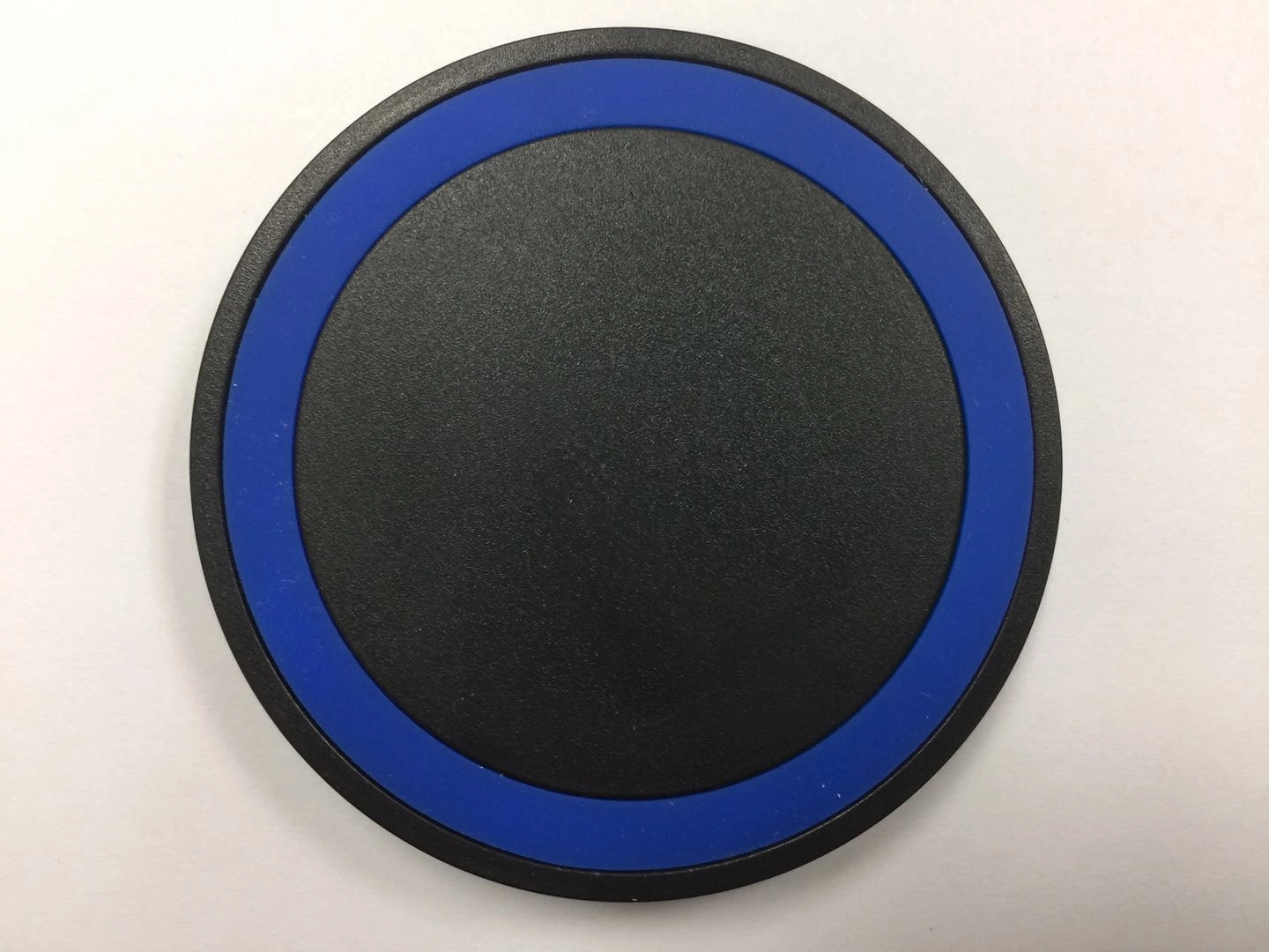 10W universal wireless charging pad for Qi-compat. devices 5