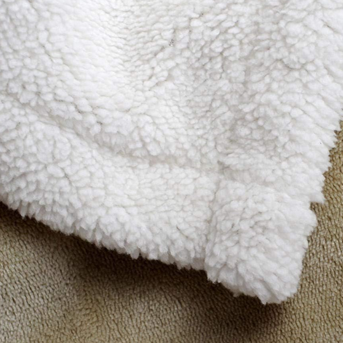 Two-Tone Sherpa Fleece Blanket with Soft Reversible Design 5