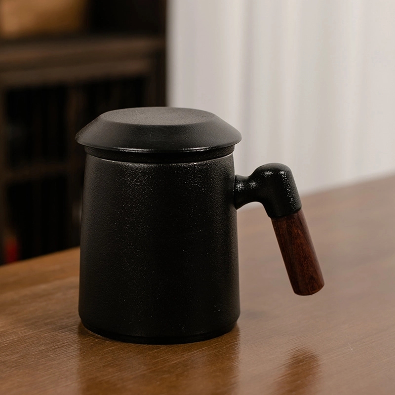 Black Pottery Wooden Handle Ceramic Mug with Lid 4