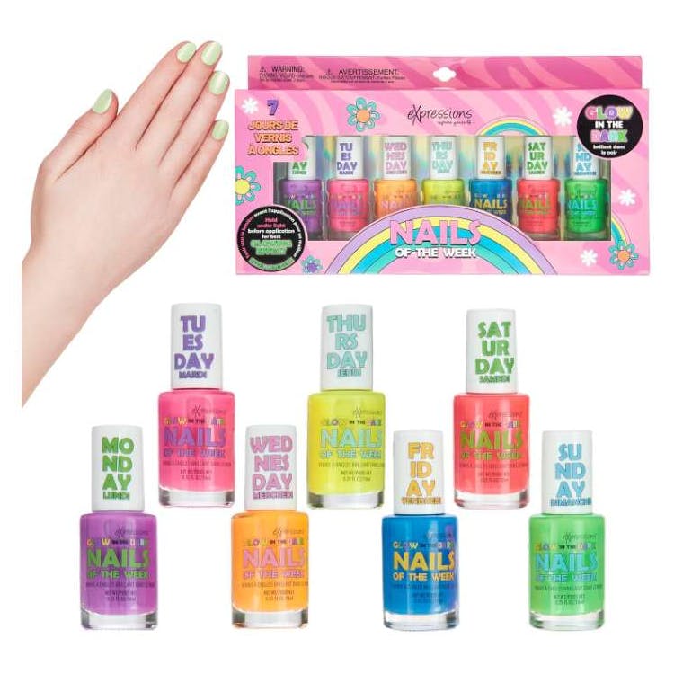 Nails of the Week Set - 7 Pieces Glow in the Dark 2