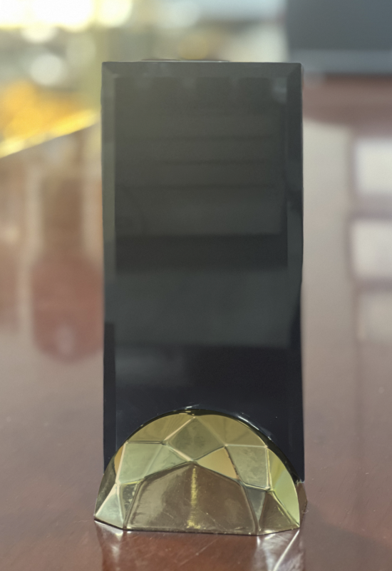 4X8 BLACK GLASS IN METAL BASE 5