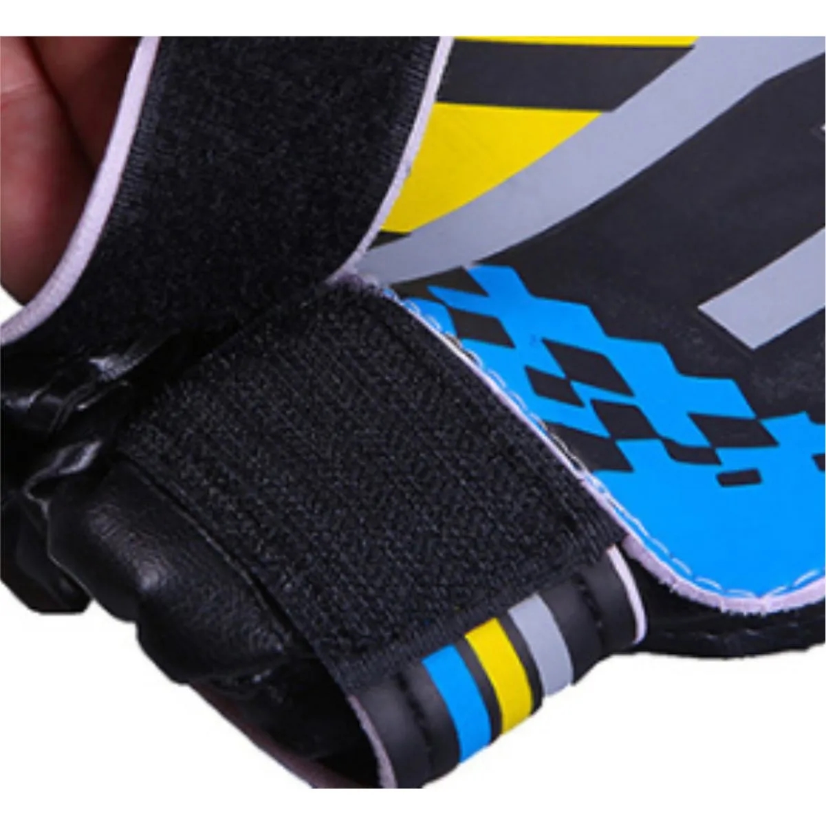 Breathable Goalkeeper Gloves With Grip And Wrist Strap 2