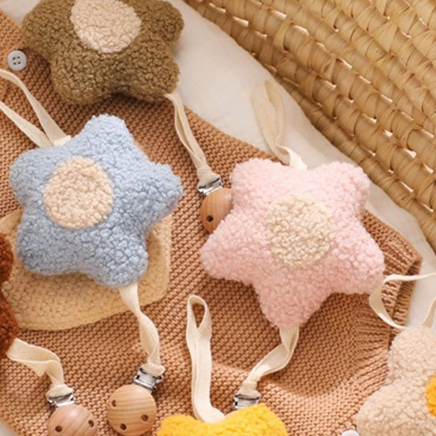 Flower Beech Pacifier Clip 2