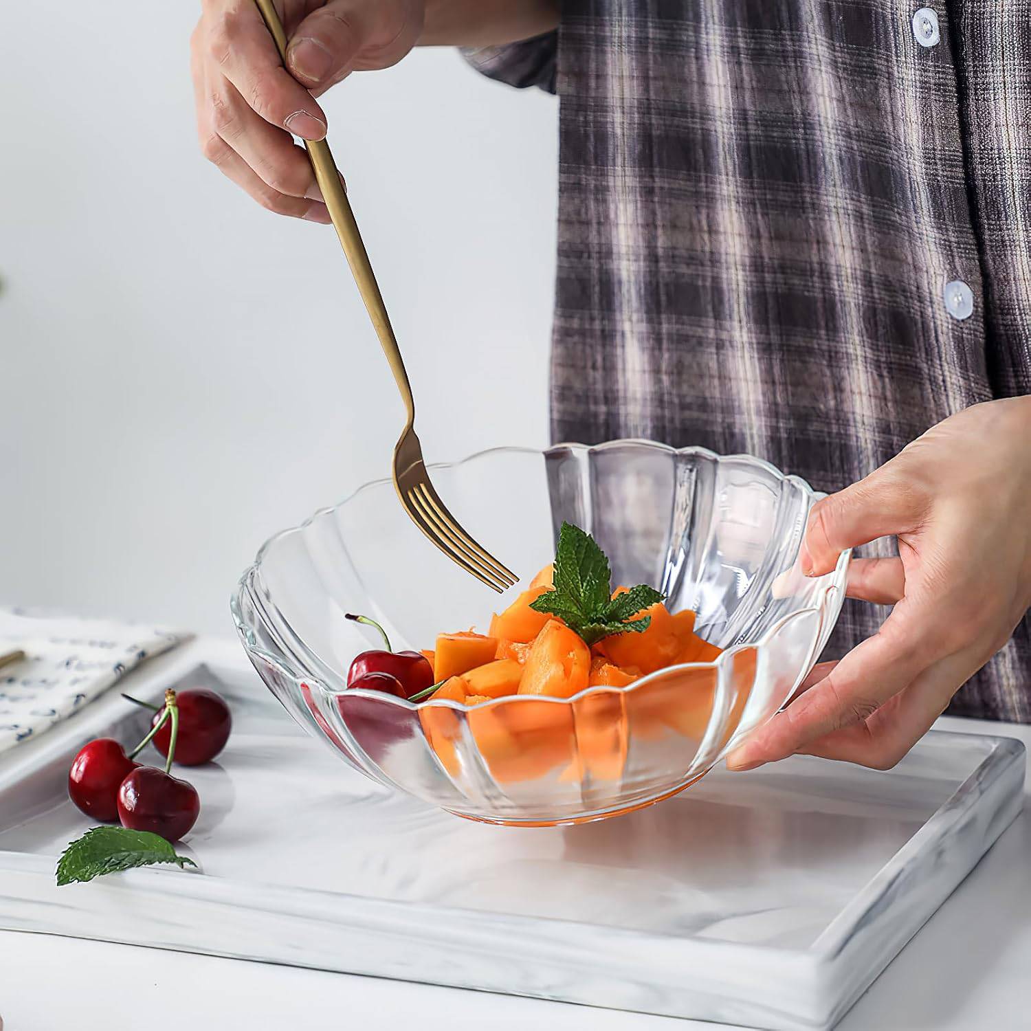 27oz PC Break Resistant Clear Salad Bowl 2
