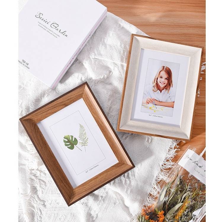 Minimalist wooden photo frame 1