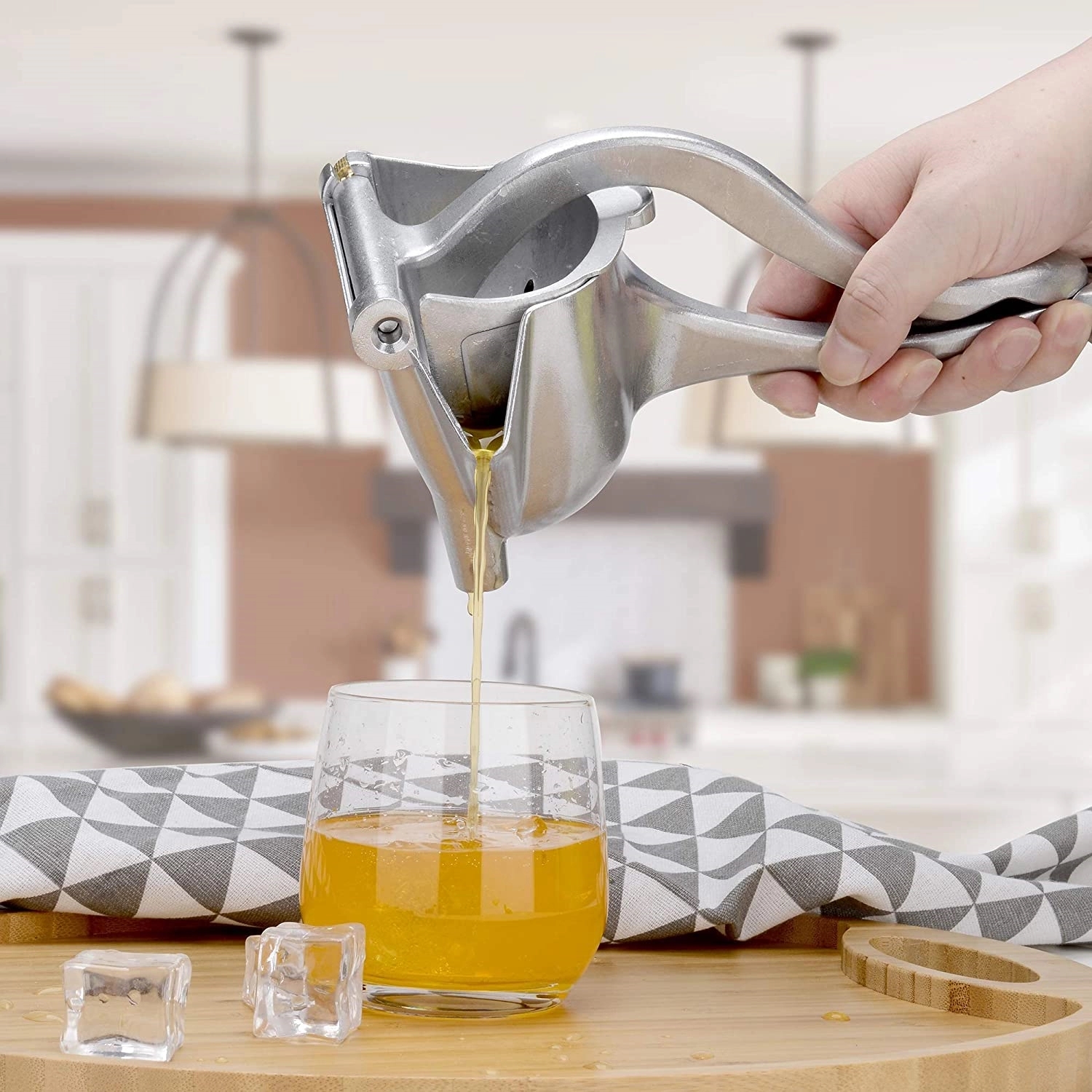 Handheld Aluminium Alloy Juice Extractor 3