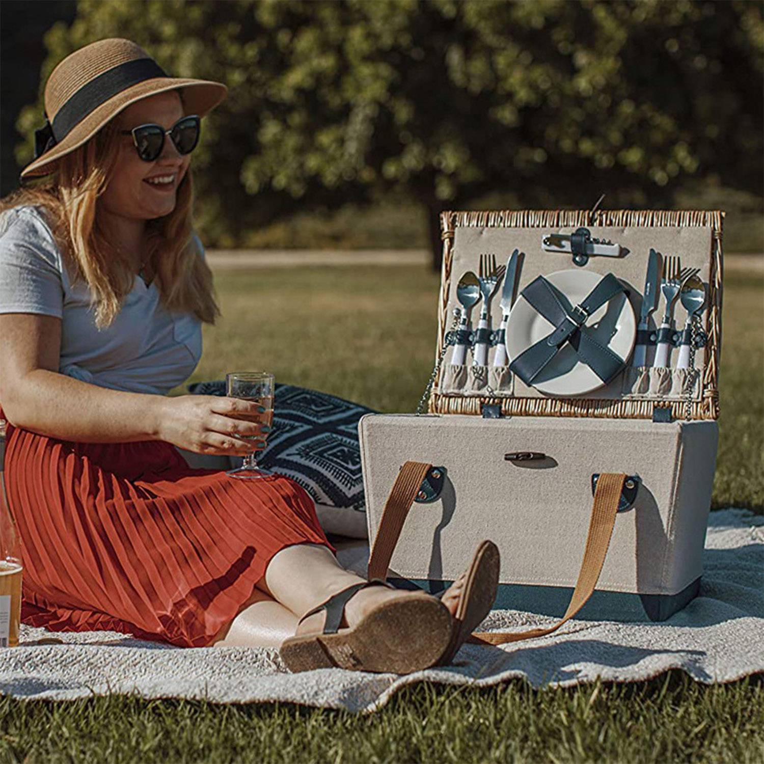 Handmade Picnic Basket Set with Utensils Cutler 2