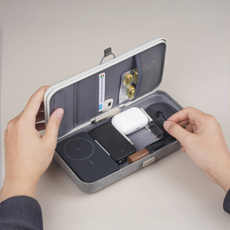 Power Cube: 4-in-1 MagSafe Wireless Charging Box 23