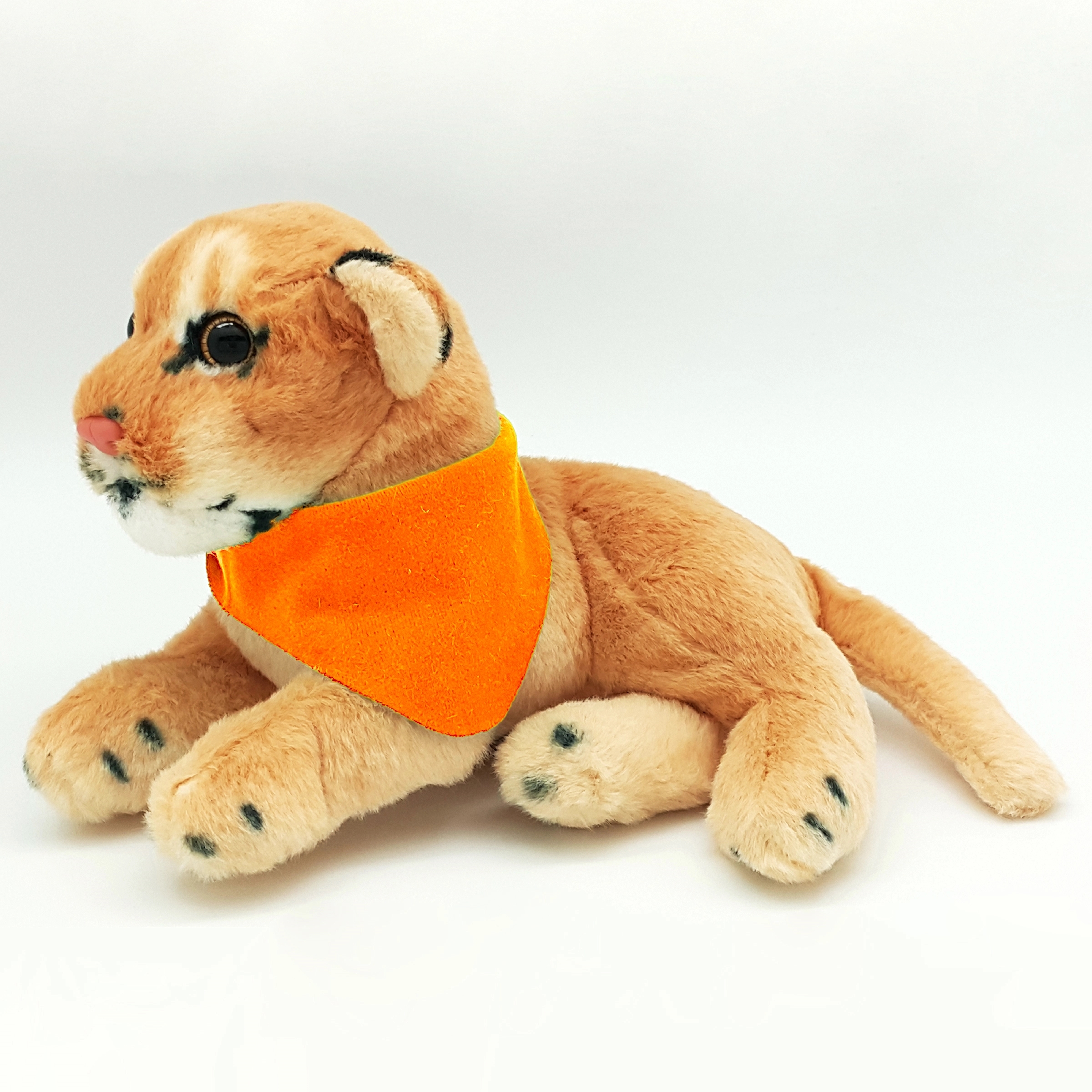 8" Jungle Animals Sitting Lioness 9