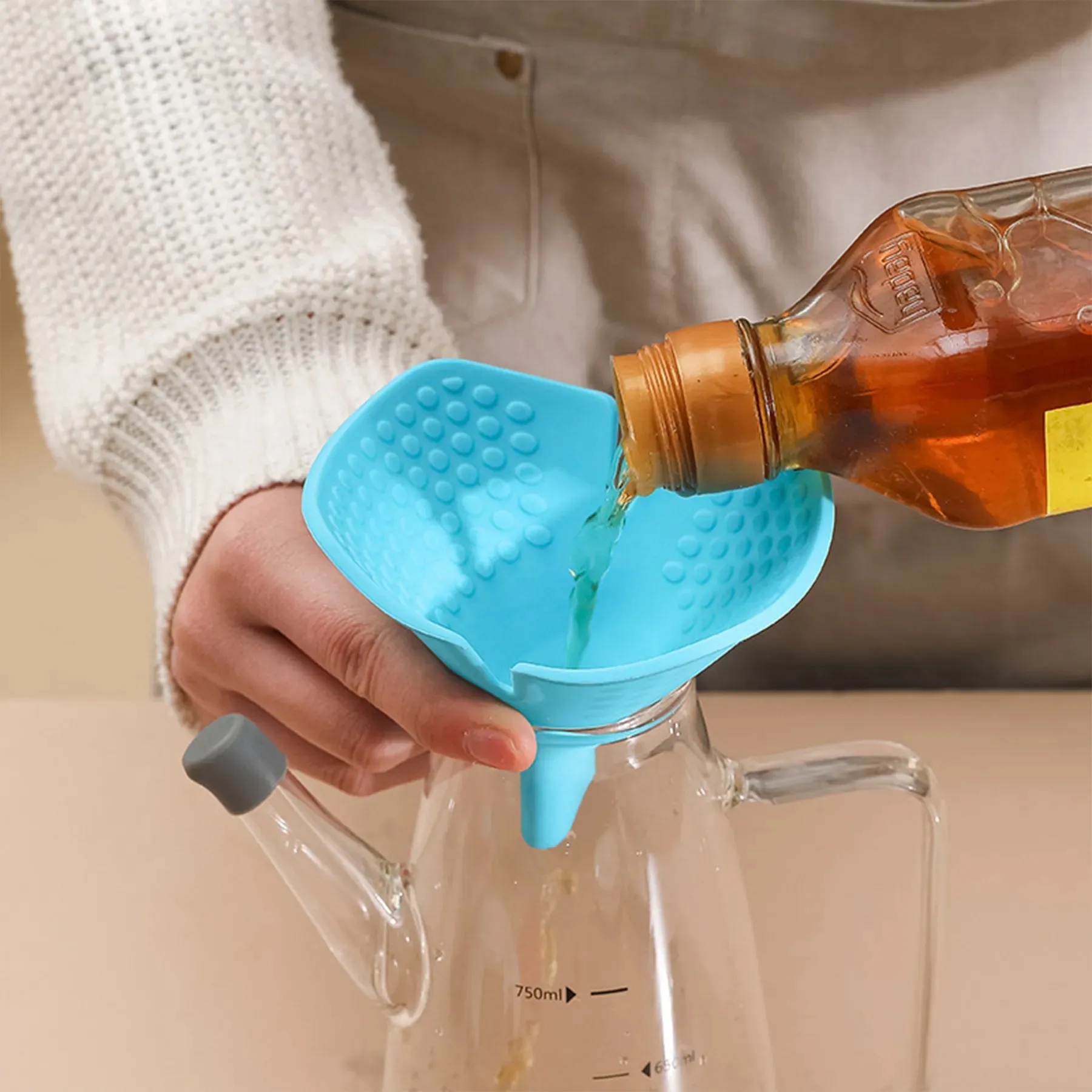 Silicone insulated anti-scald funnel 5