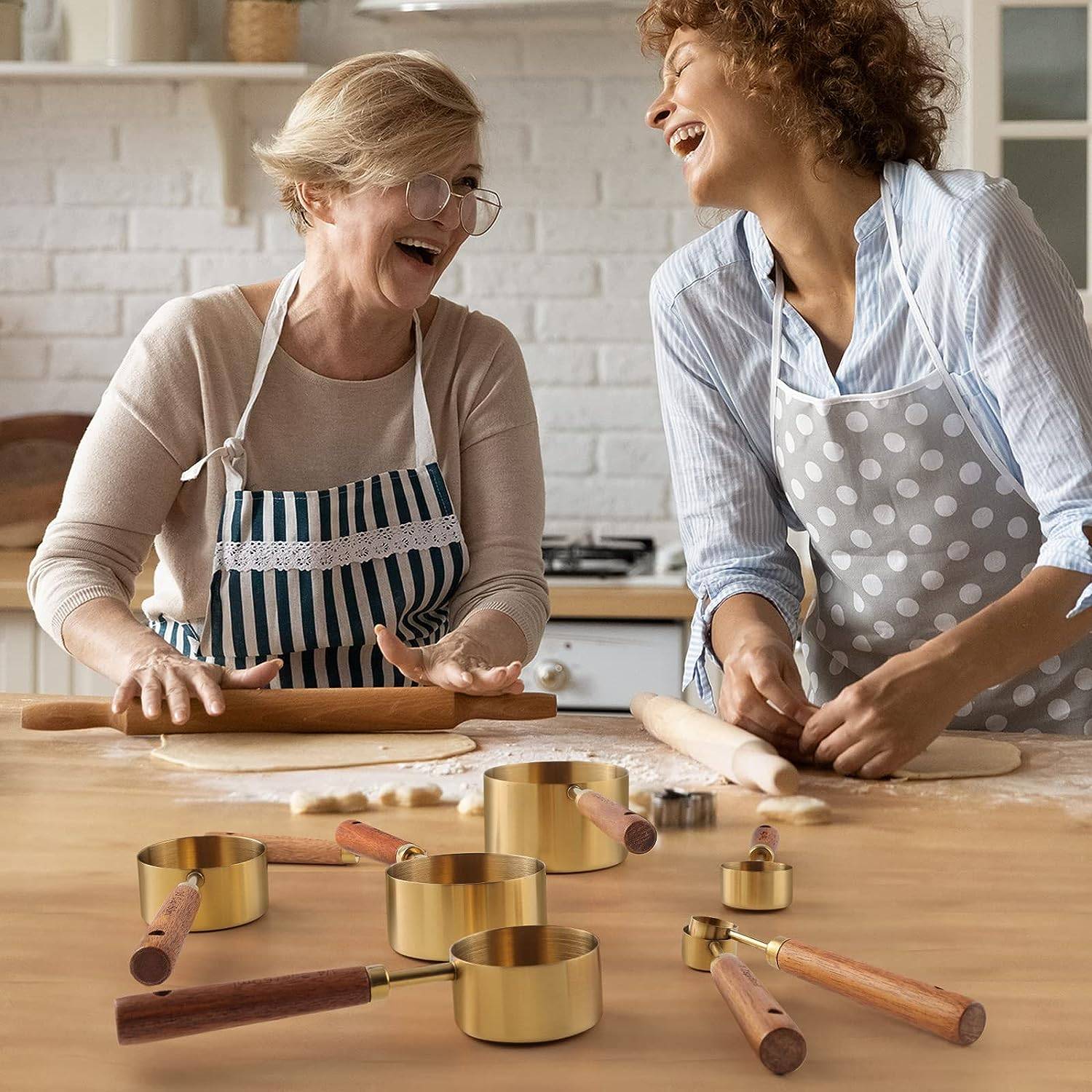 Wooden Handle Measuring Cups & Spoons Set 6