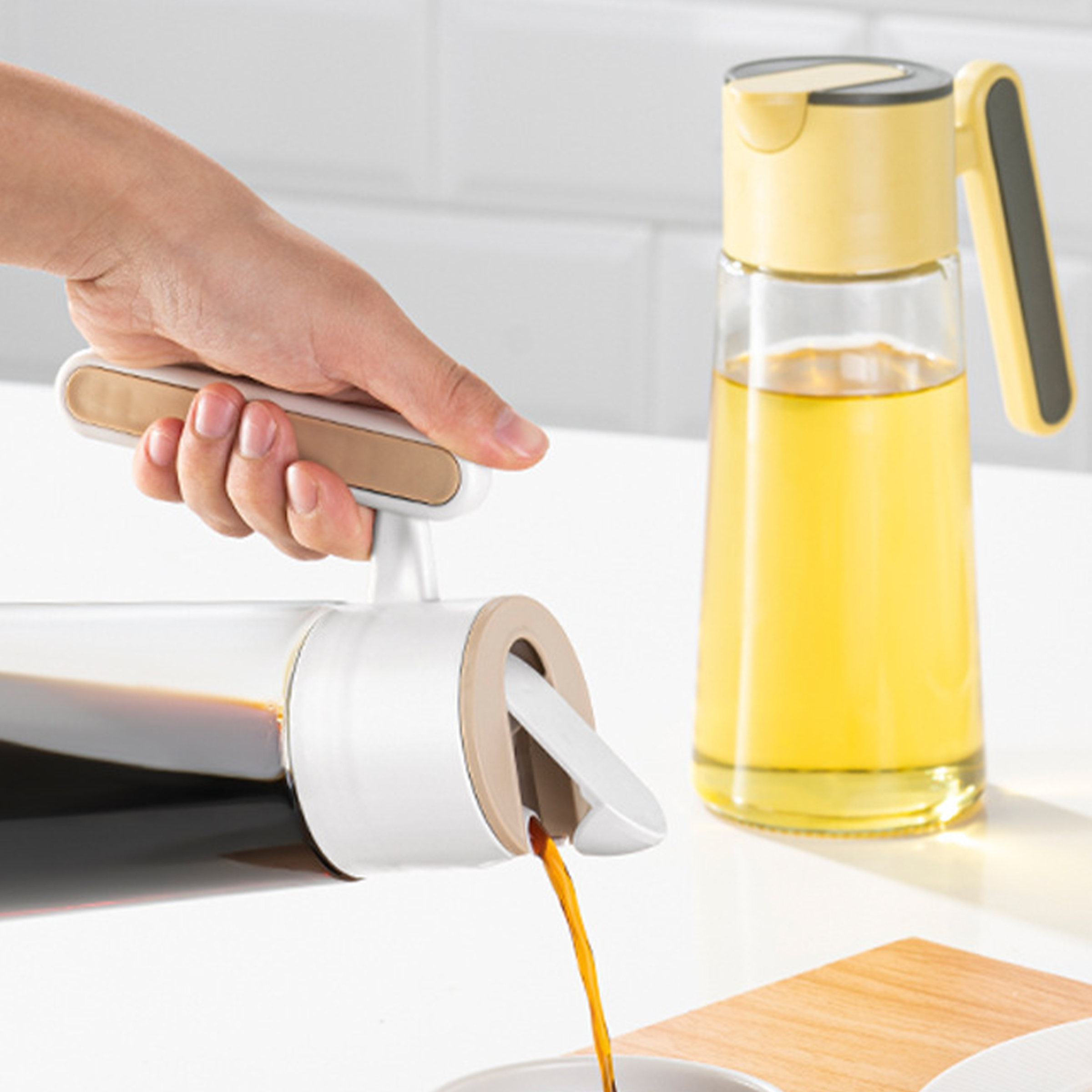 Polypropylene Automatic Opening And Closing Leak Proof Oil Pot 8