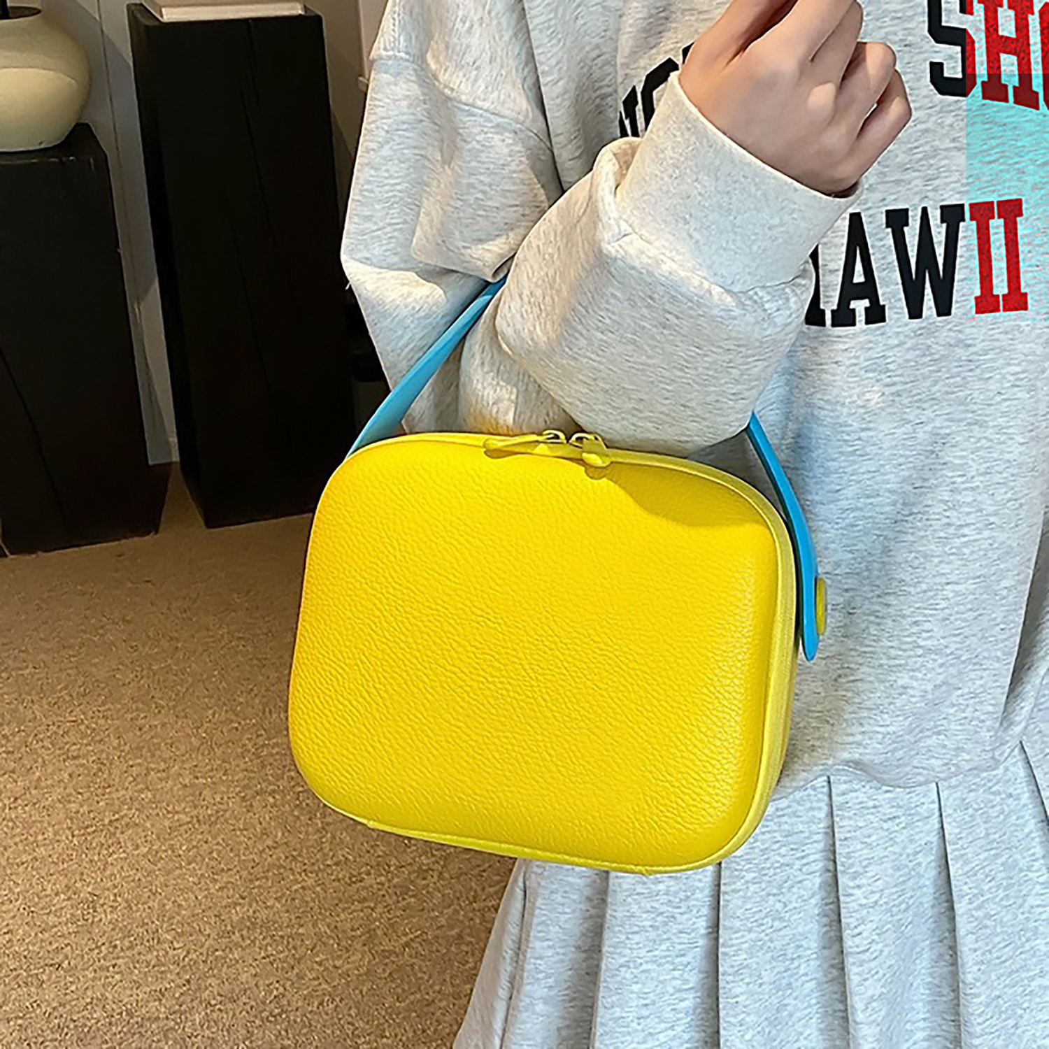 Cross-border portable hand-held makeup bag 7