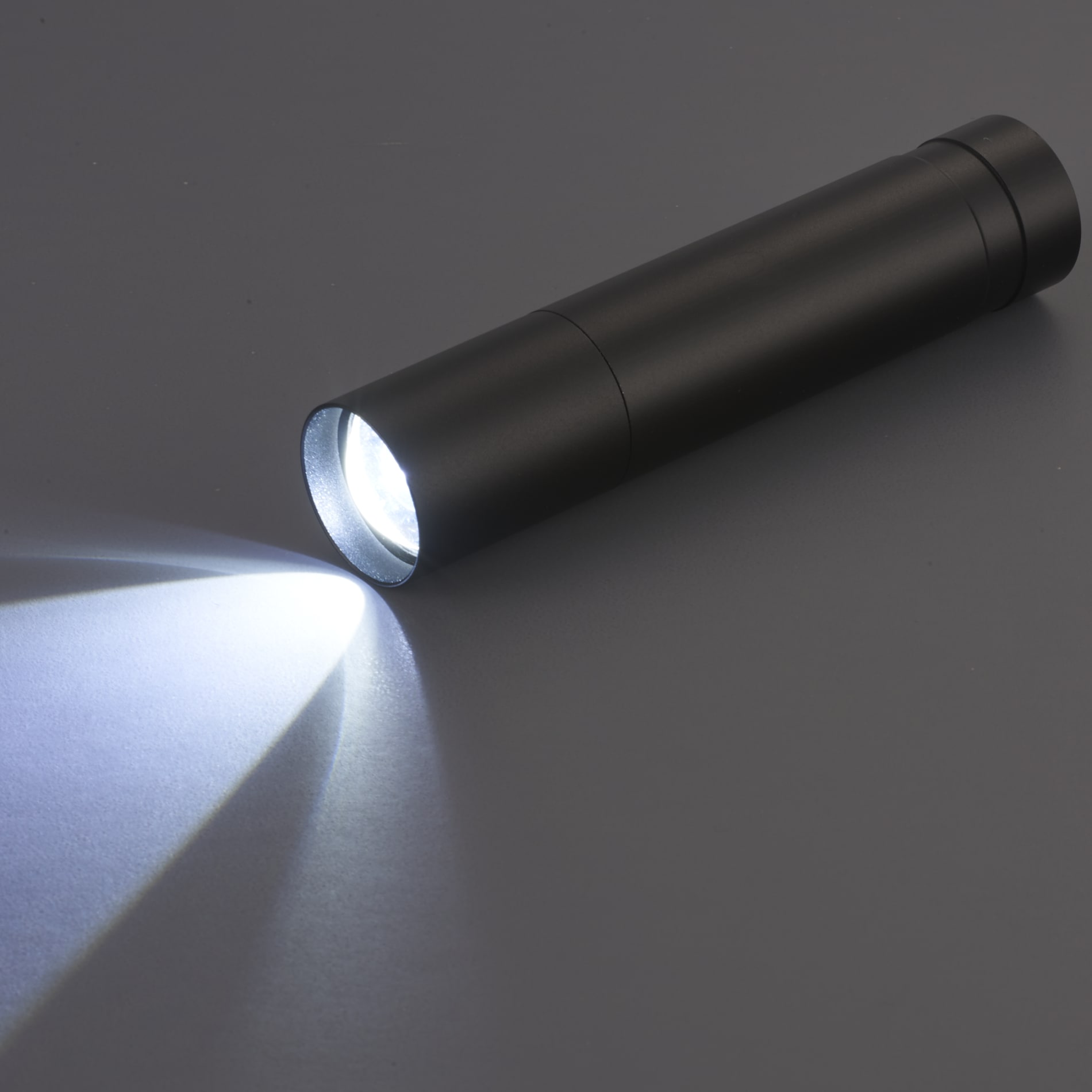 Rechargeable 2200mah Flashlight 28
