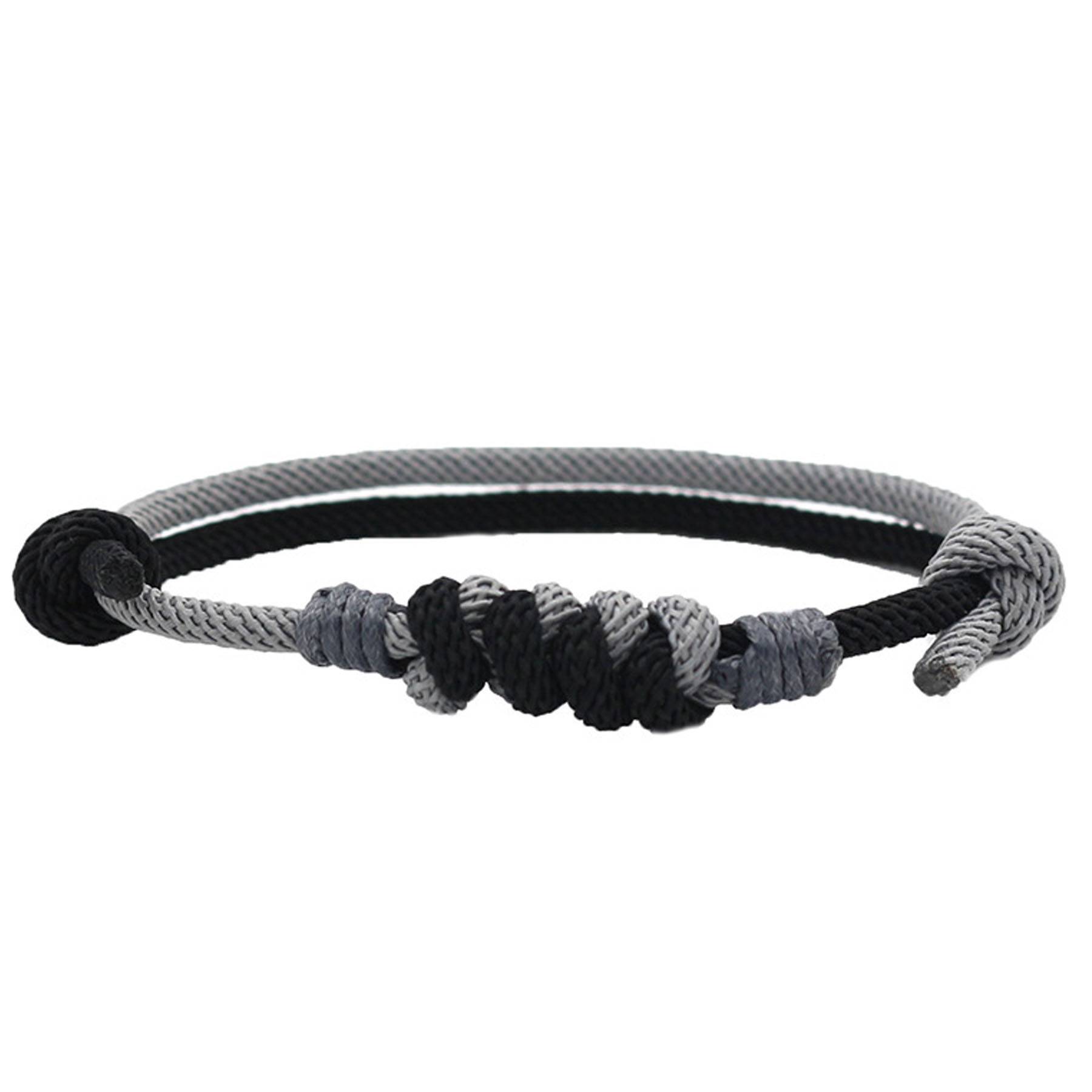 Weaving diamond knot friendship bracelet 3