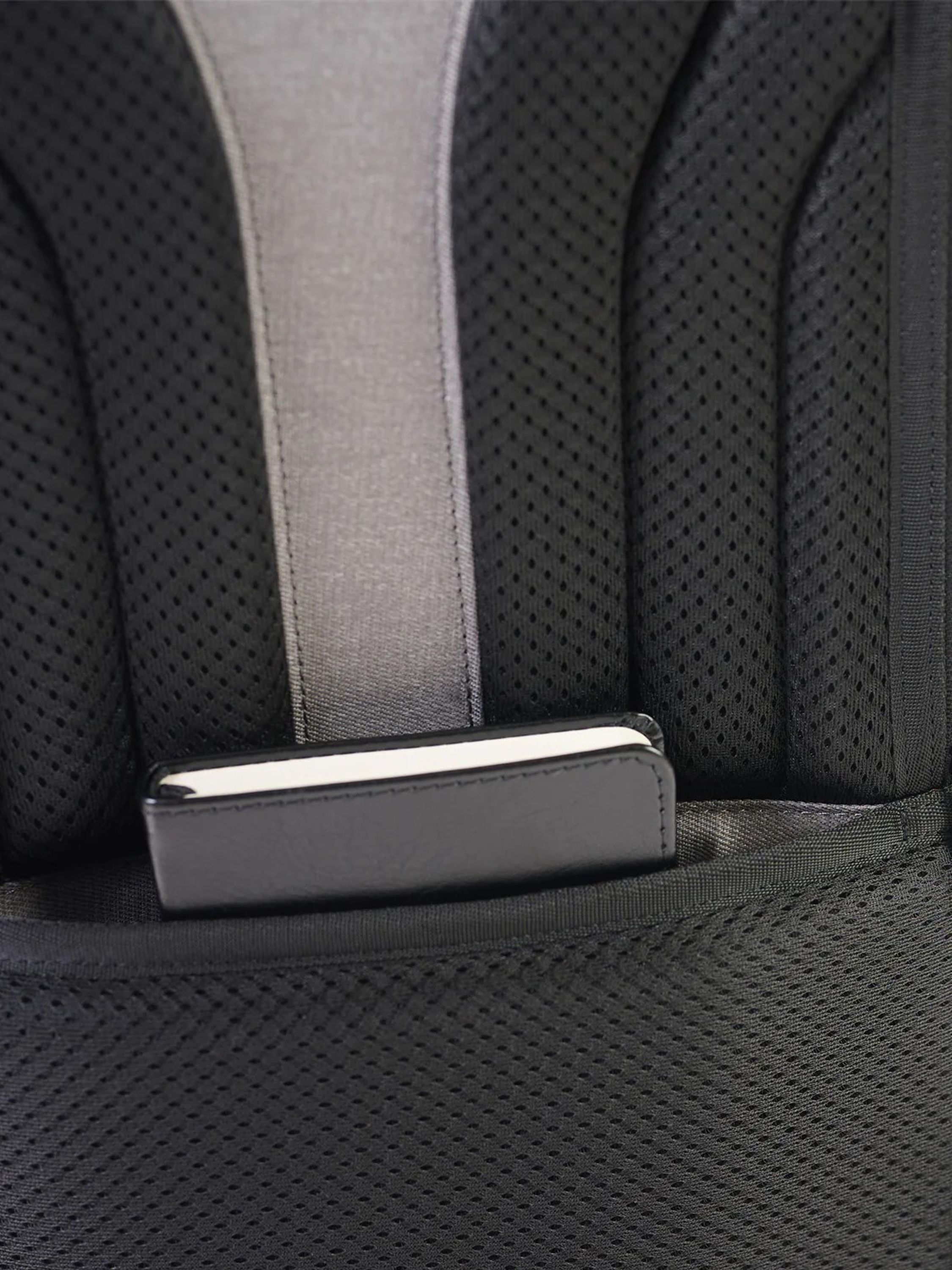 EZRI Travel Backpack with Embroidery 1