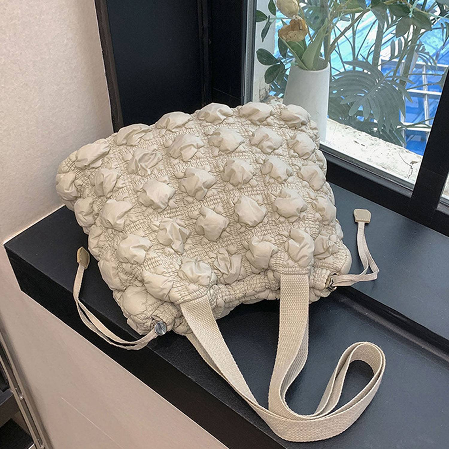 Large fluffy tote bag 3