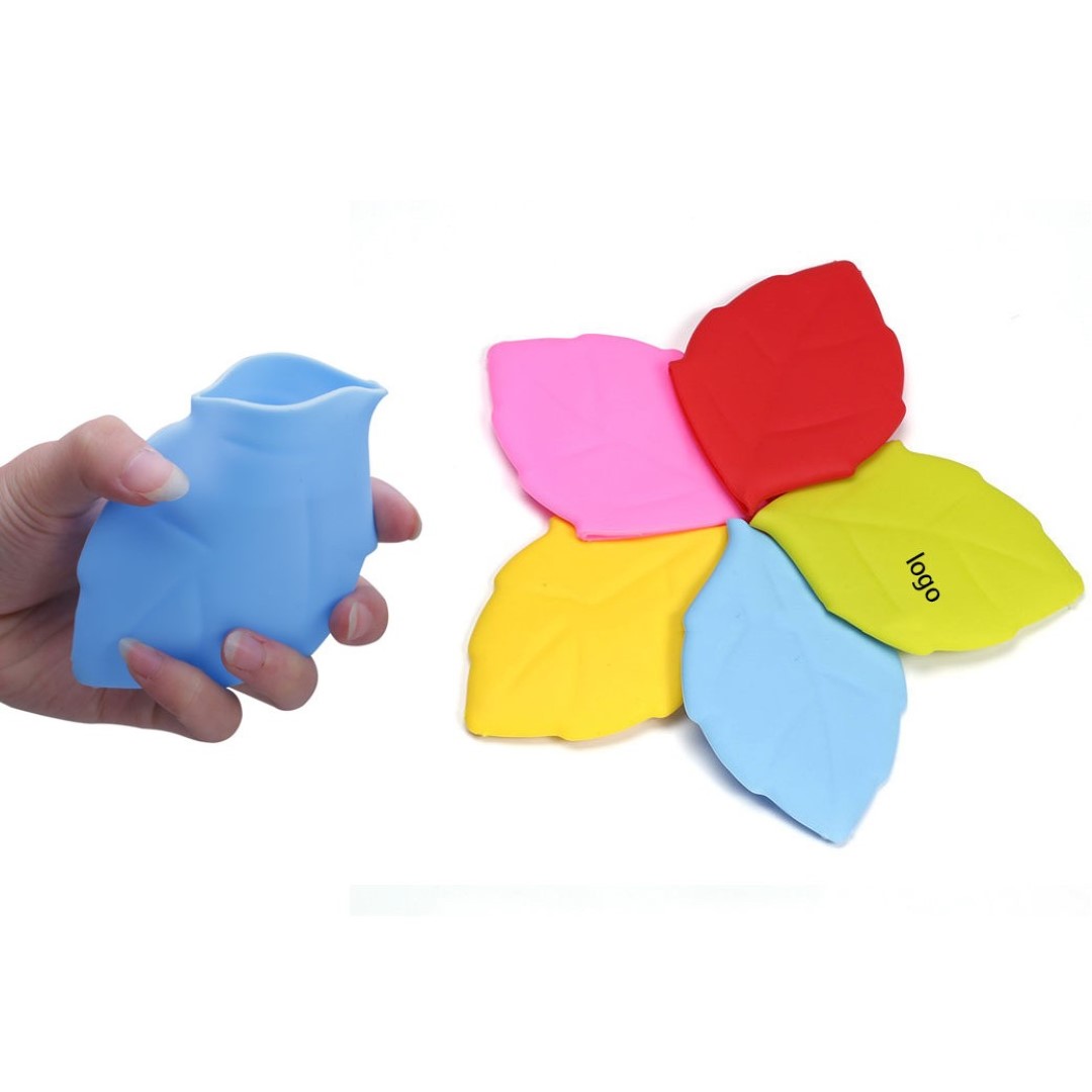 Silicone Outdoor Folding Maple Leaf-shaped Drink Cup 3