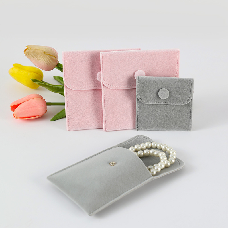Double-sided flannel can be used to put jewelry in a snap bag 5