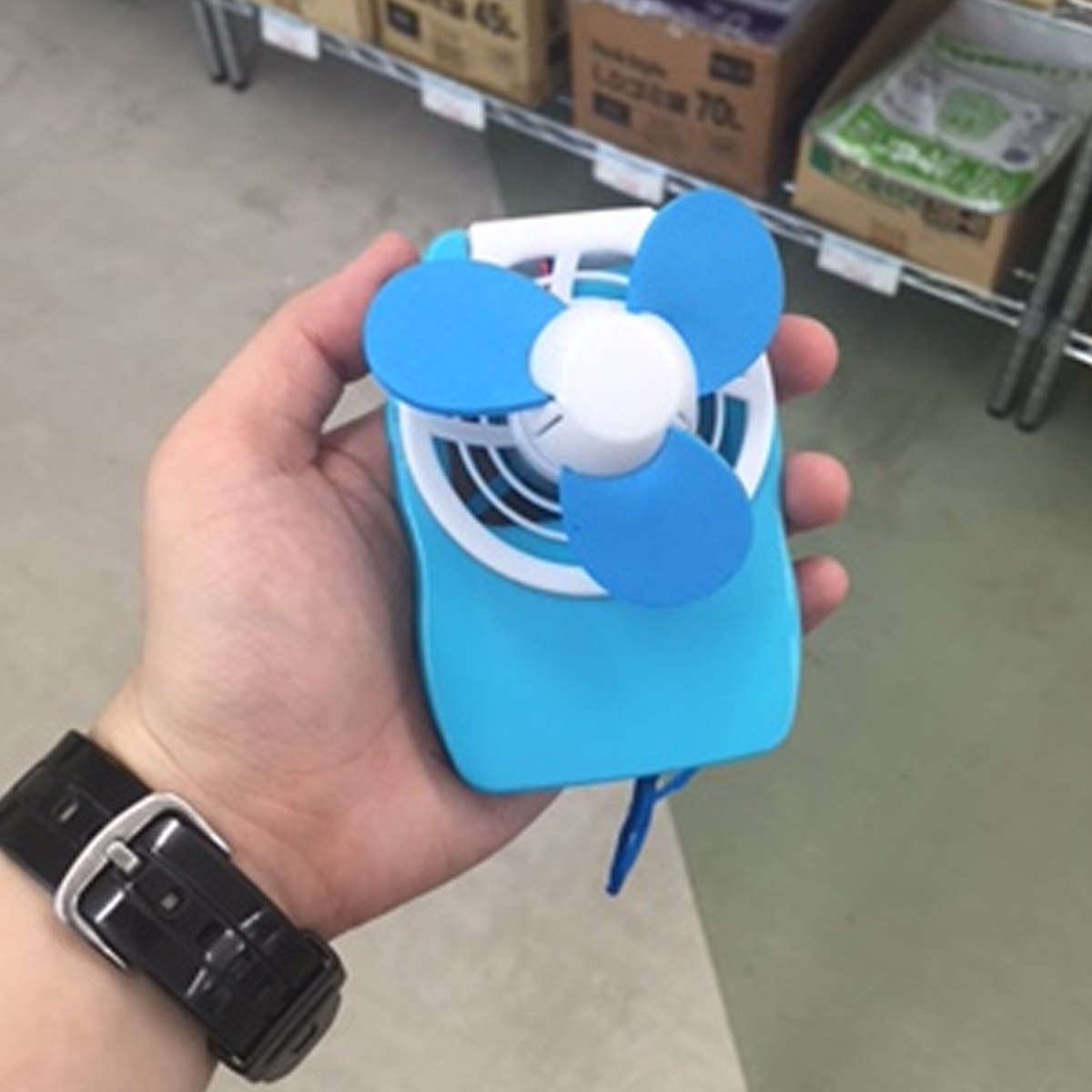 Mini Desktop Fan with Soft Blades and Cute Color Design 4