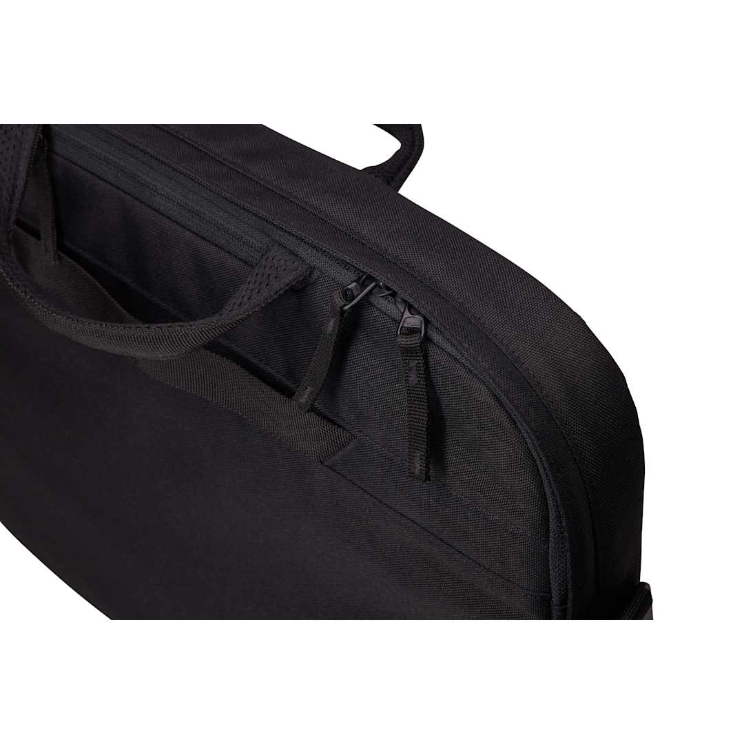 Case Logic Invigo Recycled 16" Messenger Bag 71
