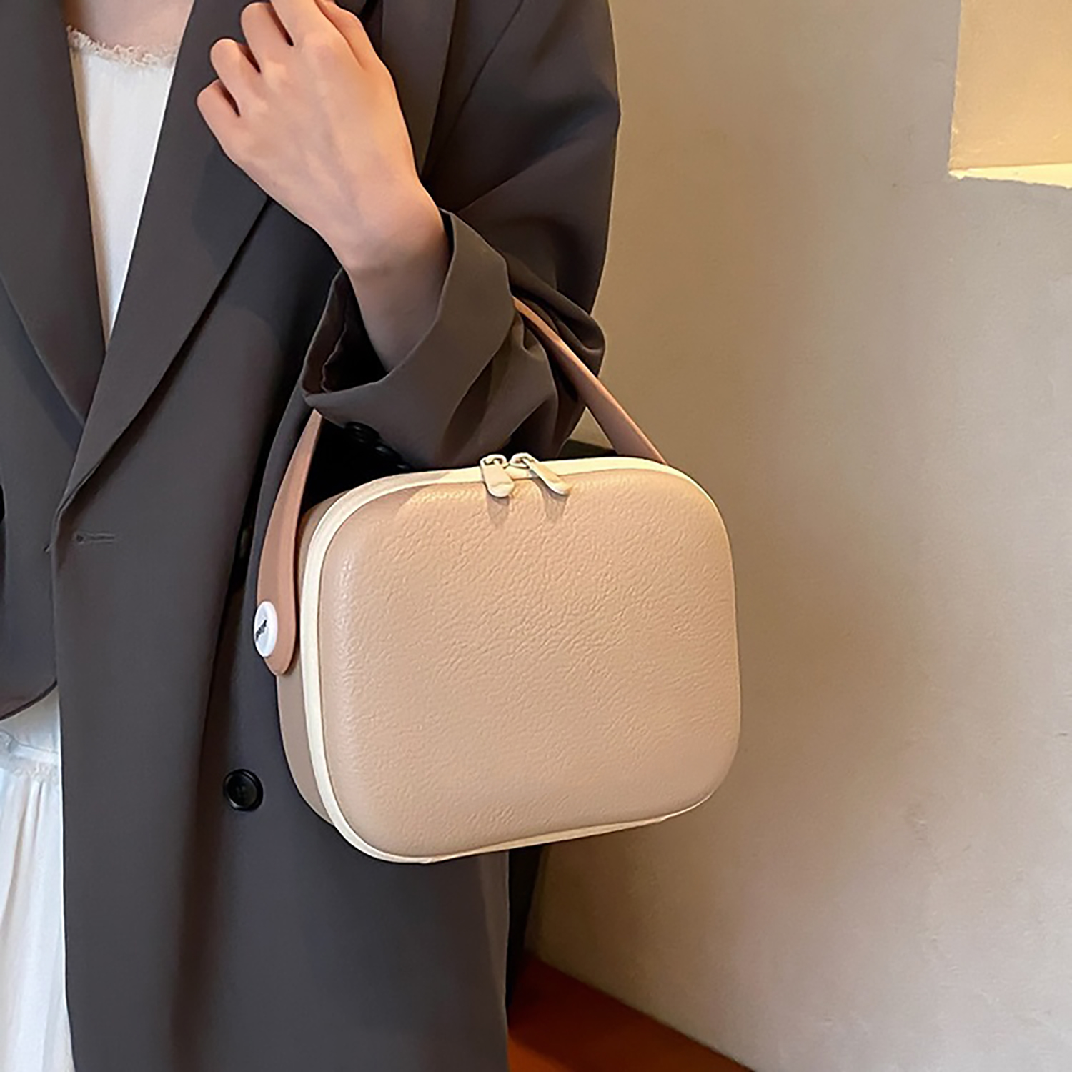 Cross-border portable hand-held makeup bag 5
