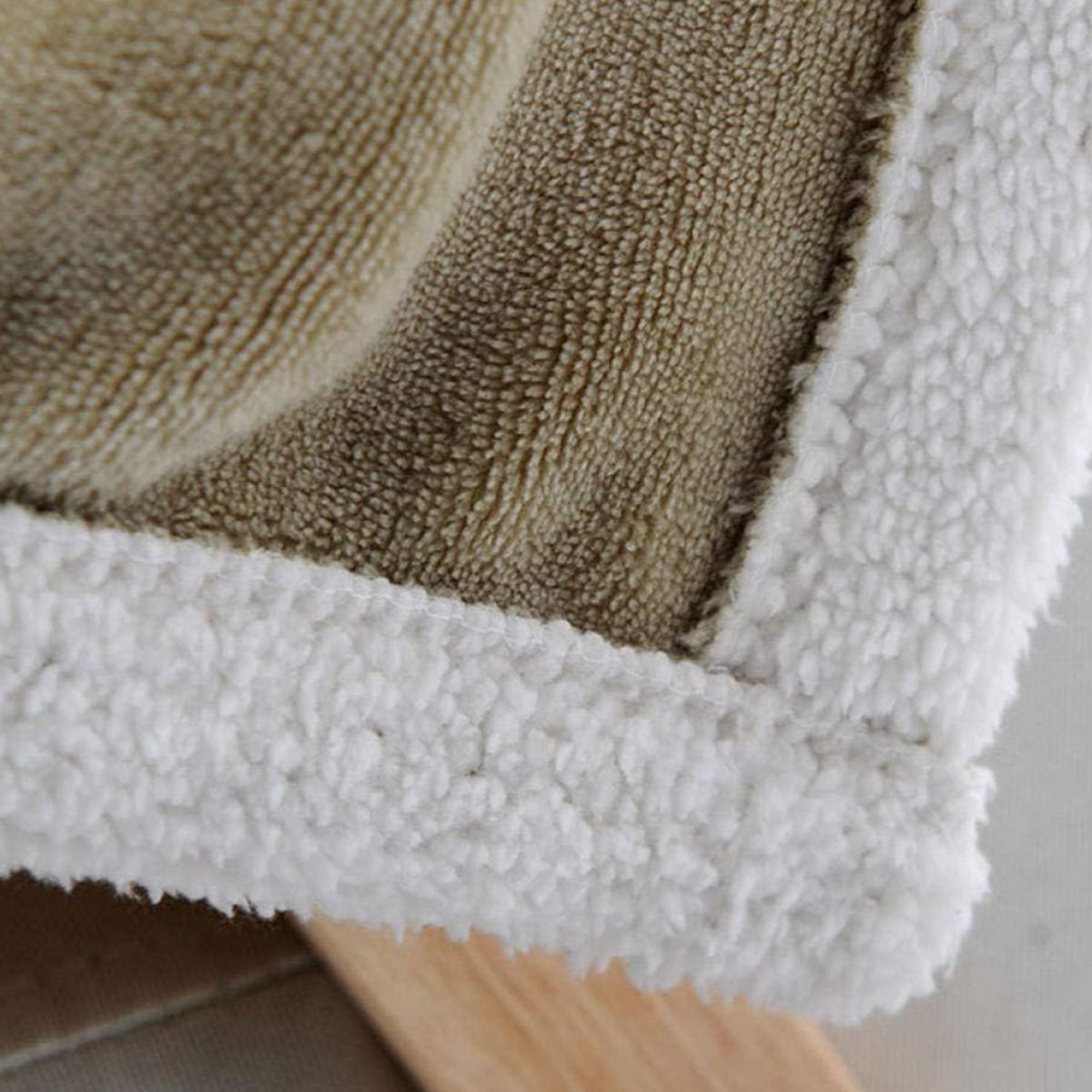 Two-Tone Sherpa Fleece Blanket with Soft Reversible Design 6