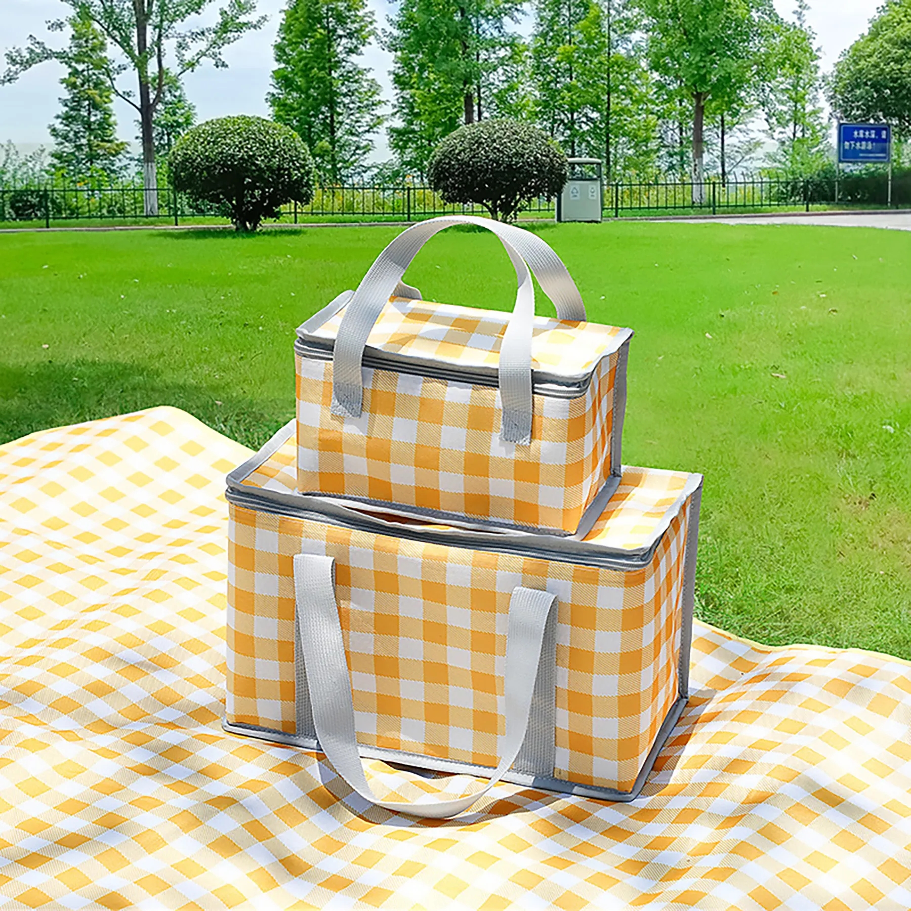 Oxford Outdoor High-Capacity Camping And Picnic Bag 14