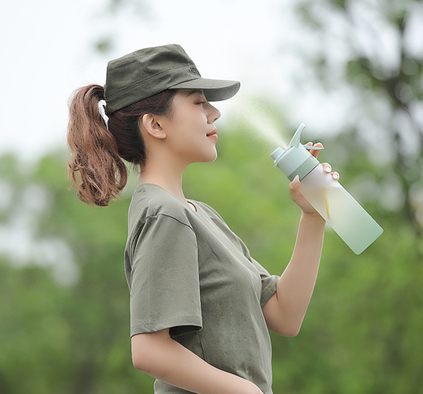 24 oz Multifunctional Sports Spray Bottle 3