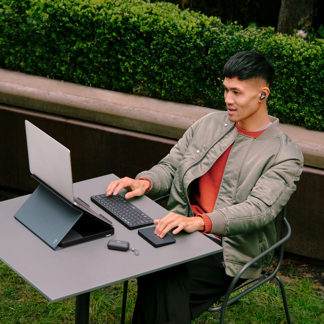 Logitech® Casa Pop-Up Desk 3
