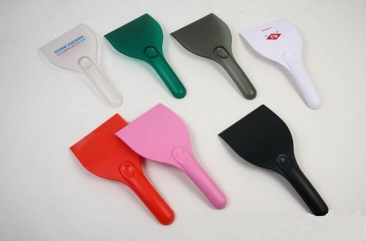 Ice Scraper with Thumb Grip 2