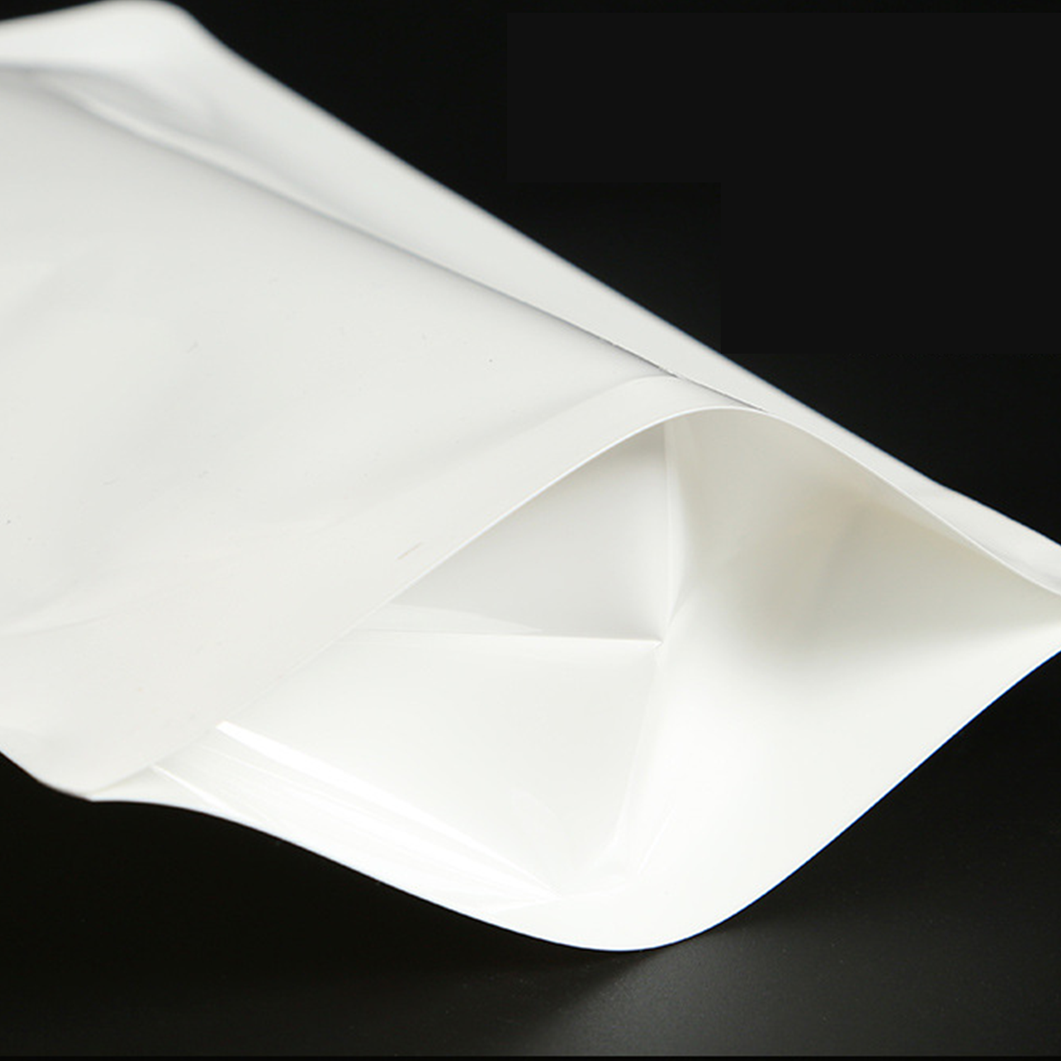 27oz Customizable Leakproof Spout Pouch with Wide Base 4