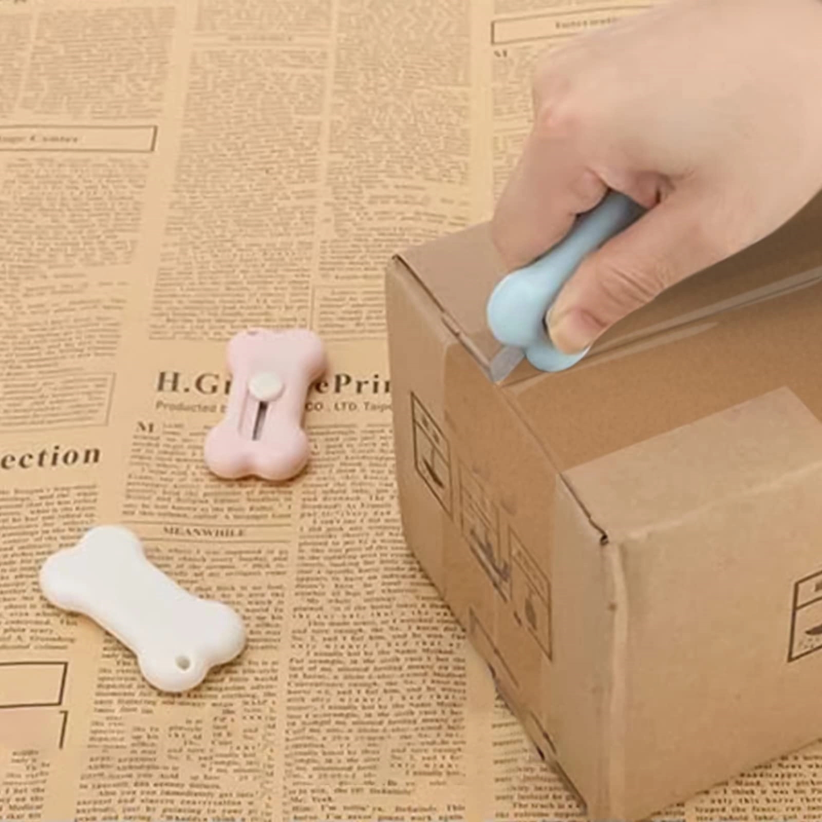 Bones Shaped Tiny Retractable Portable Razor Knife 1