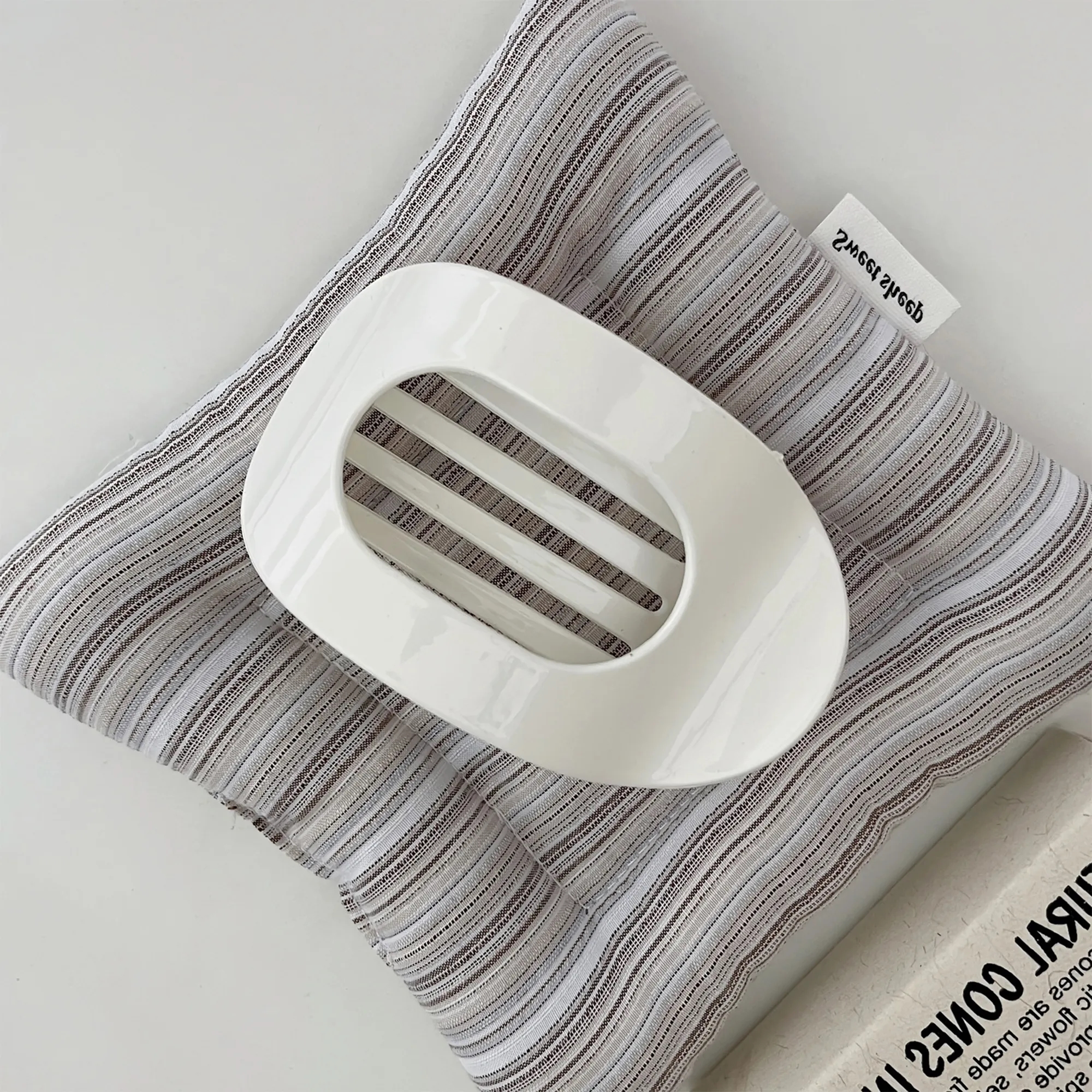 Anti-Slip Hair Clip 2