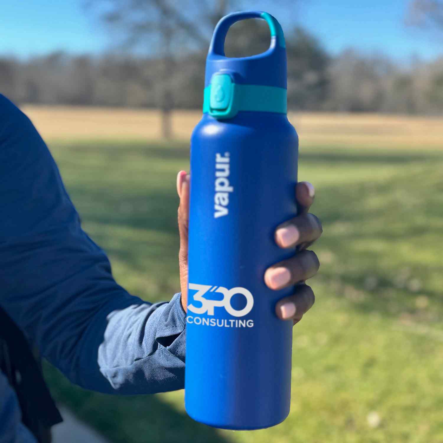 Vapur® Chill 20oz Insulated Water Bottle Admiral Blue with Malibu Teal Trim 17