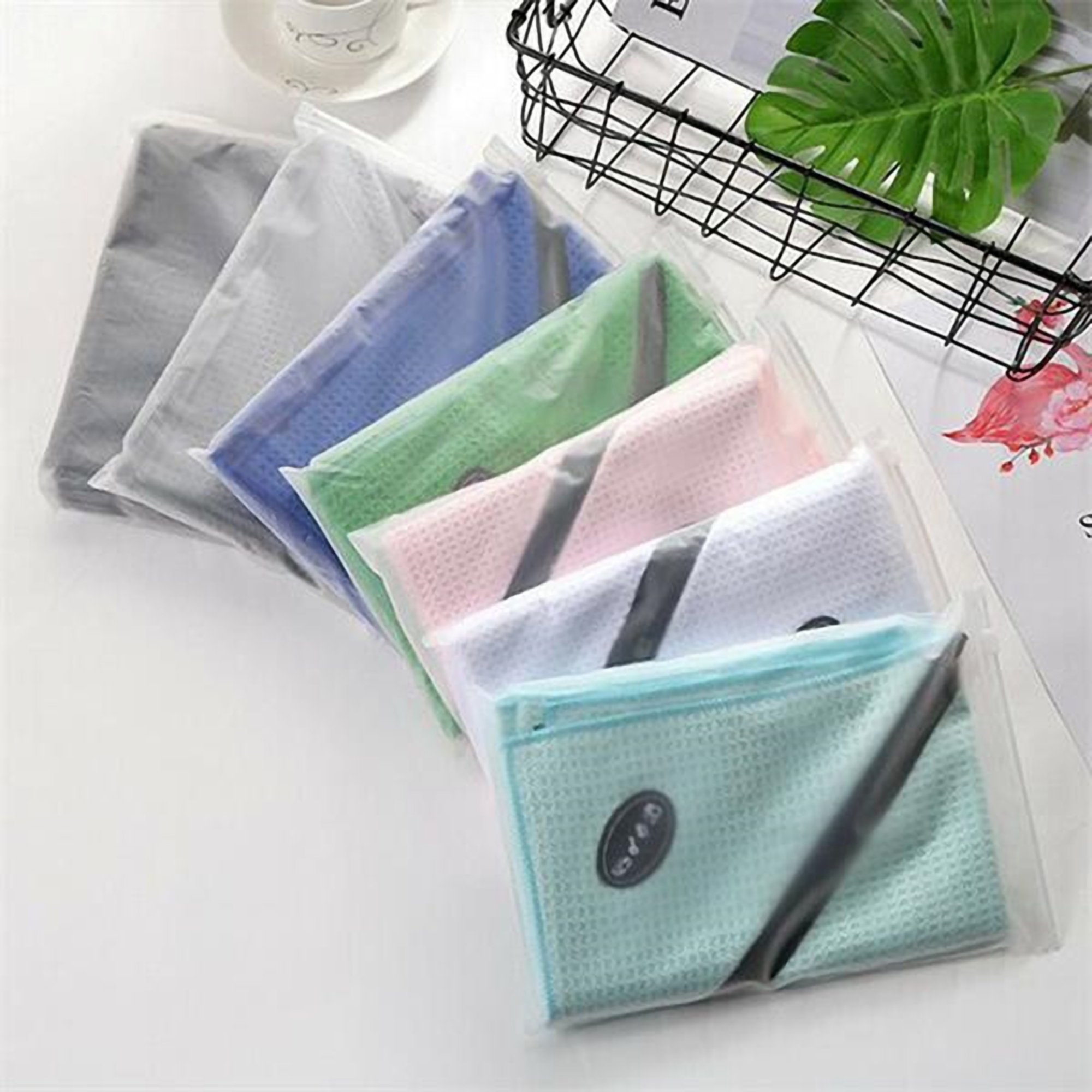 Sports Towel w/Zipper Pocket 2