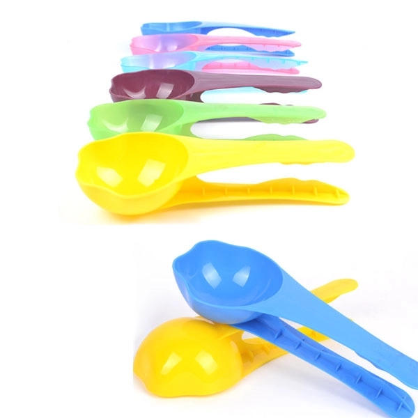 Pet Food Scoop and Clip 8