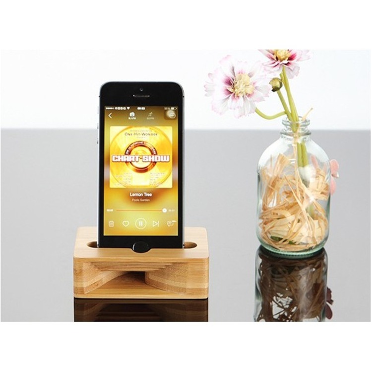 Wood Creative Cell Phone Stand With Sound Amplifier 2
