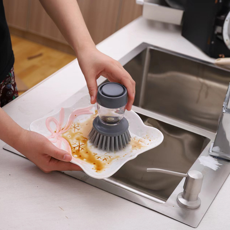 Kitchen Water Sprayed Cleaning Scrub Brush 2