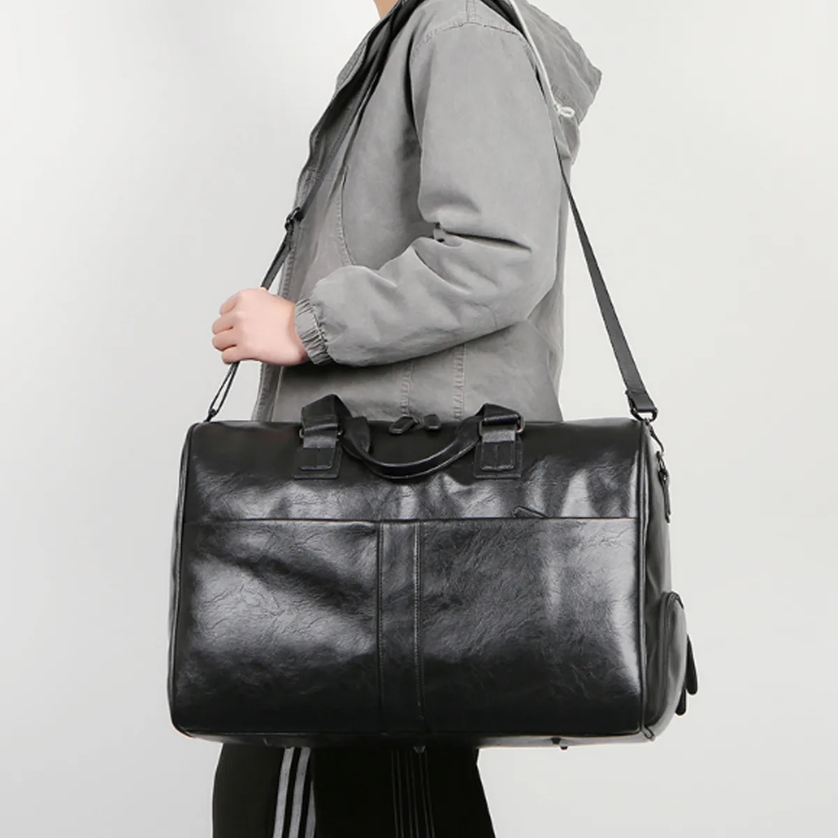 13'' PU Leather Gym Duffel Bag with Dry Wet Separation 2